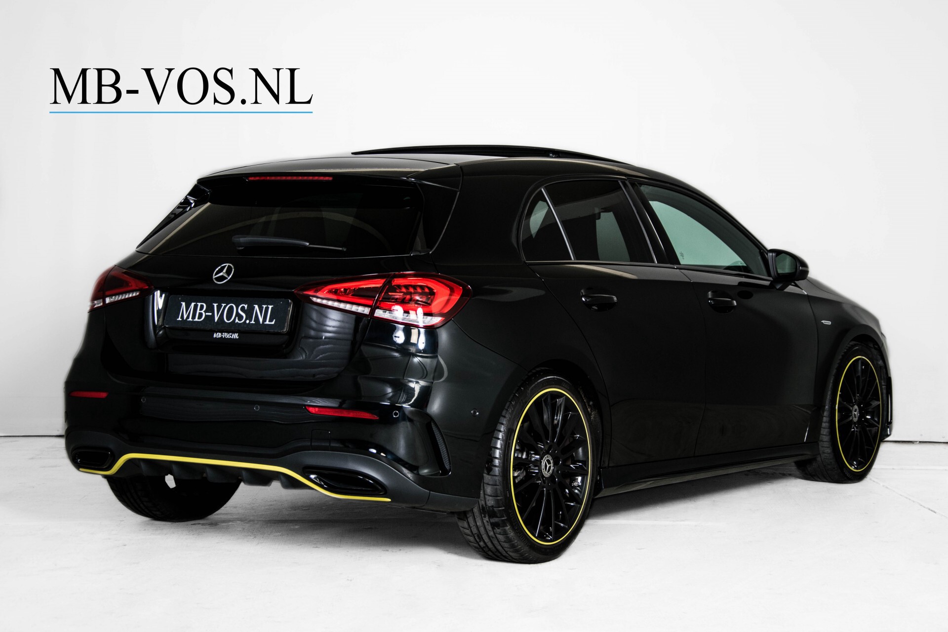 Mercedes-Benz A-Klasse 250 AMG Edition 1 Panorama Burmester Night Aut7 Foto 2