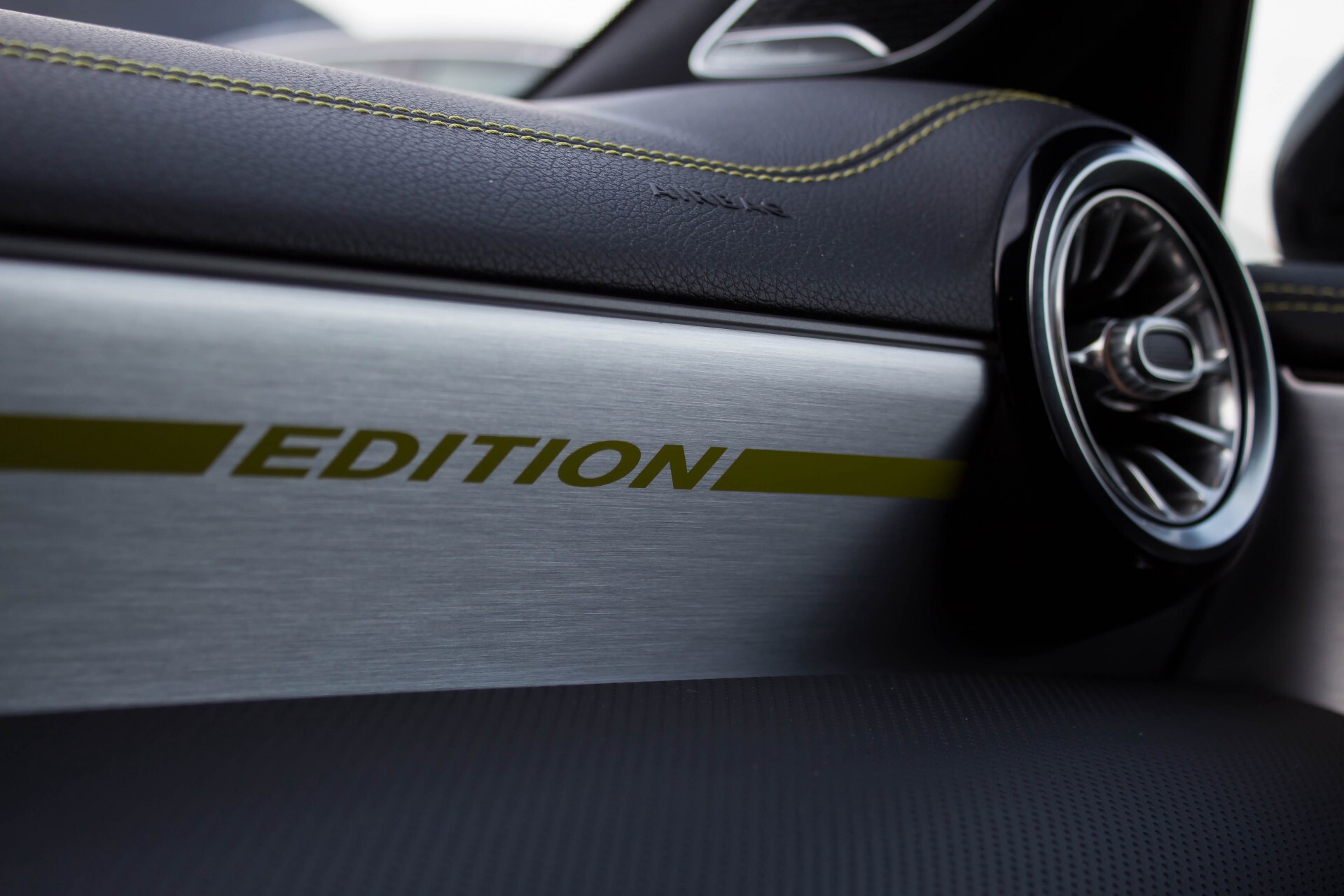 Mercedes-Benz A-Klasse 250 AMG Edition 1 Panorama Burmester Night Aut7 Foto 30