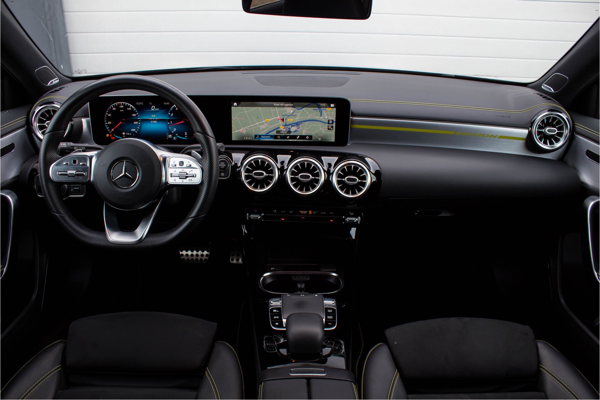 Mercedes-Benz A-Klasse 250 AMG Edition 1 Panorama Burmester Night Aut7 Foto 7