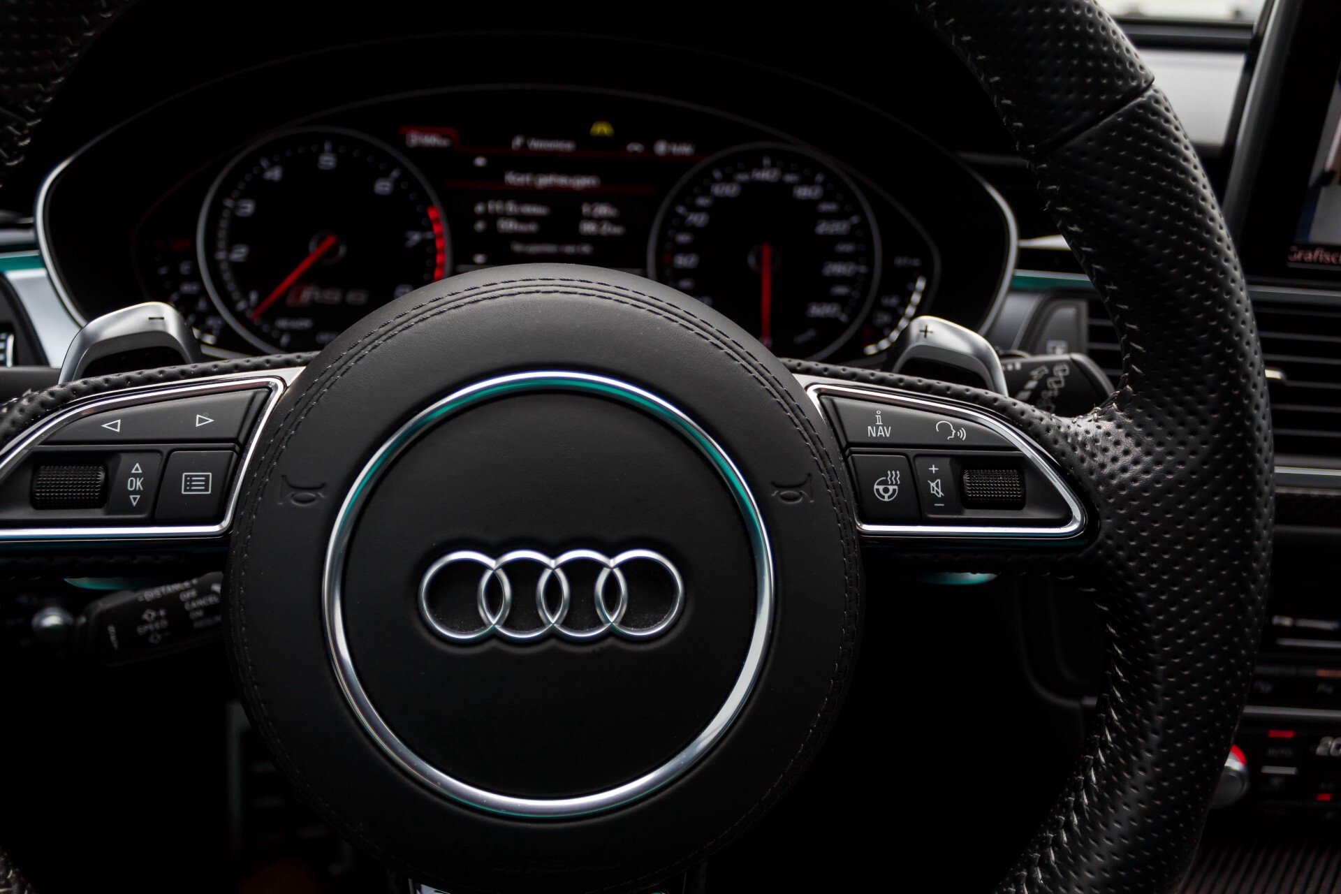 Audi A6 Avant 4.0 TFSI RS6 Quattro Ceramic Dynamic Plus Aut8 Foto 14