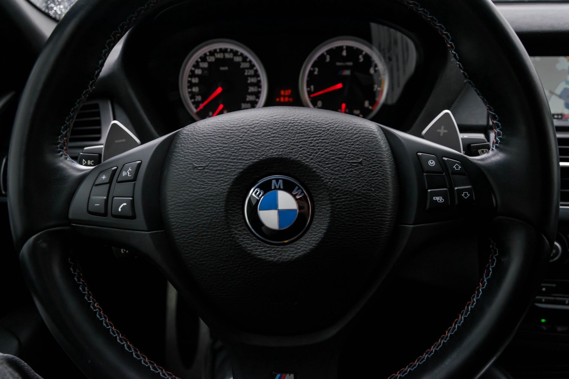 BMW X5 4.4i V8 M GRIJS KENTEKEN Aut6 Foto 12