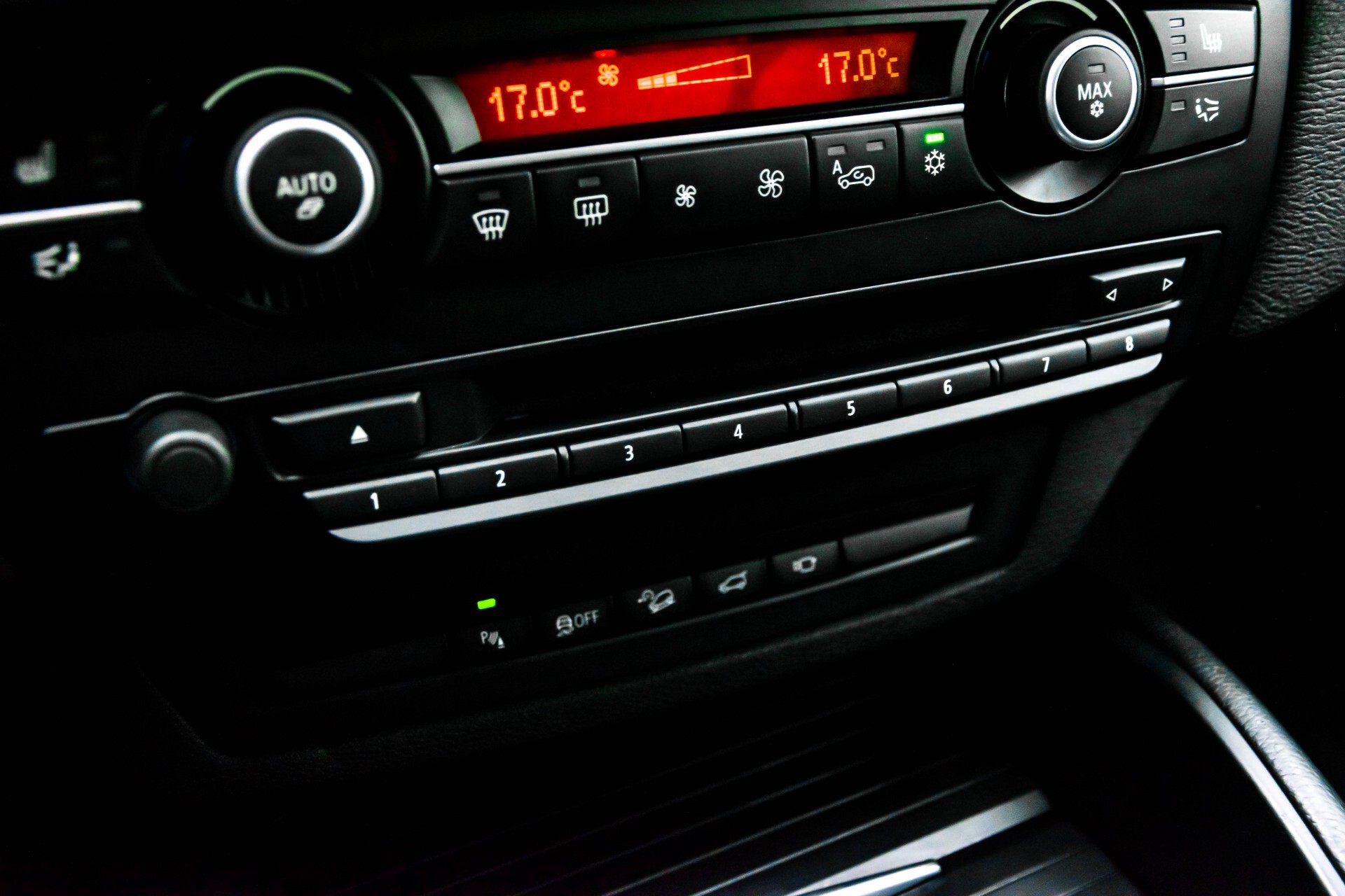 BMW X5 4.4i V8 M GRIJS KENTEKEN Aut6 Foto 22