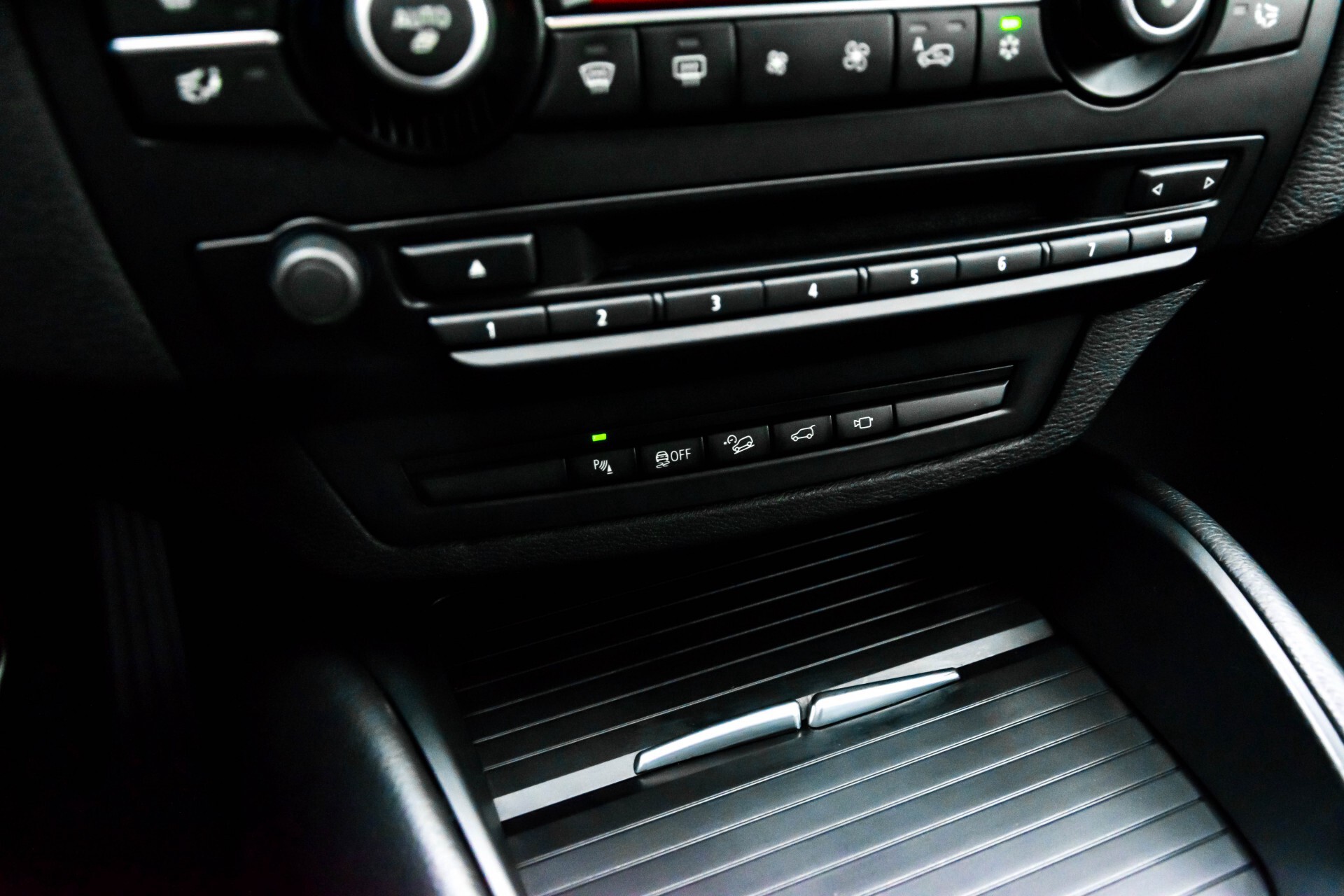 BMW X5 4.4i V8 M GRIJS KENTEKEN Aut6 Foto 24
