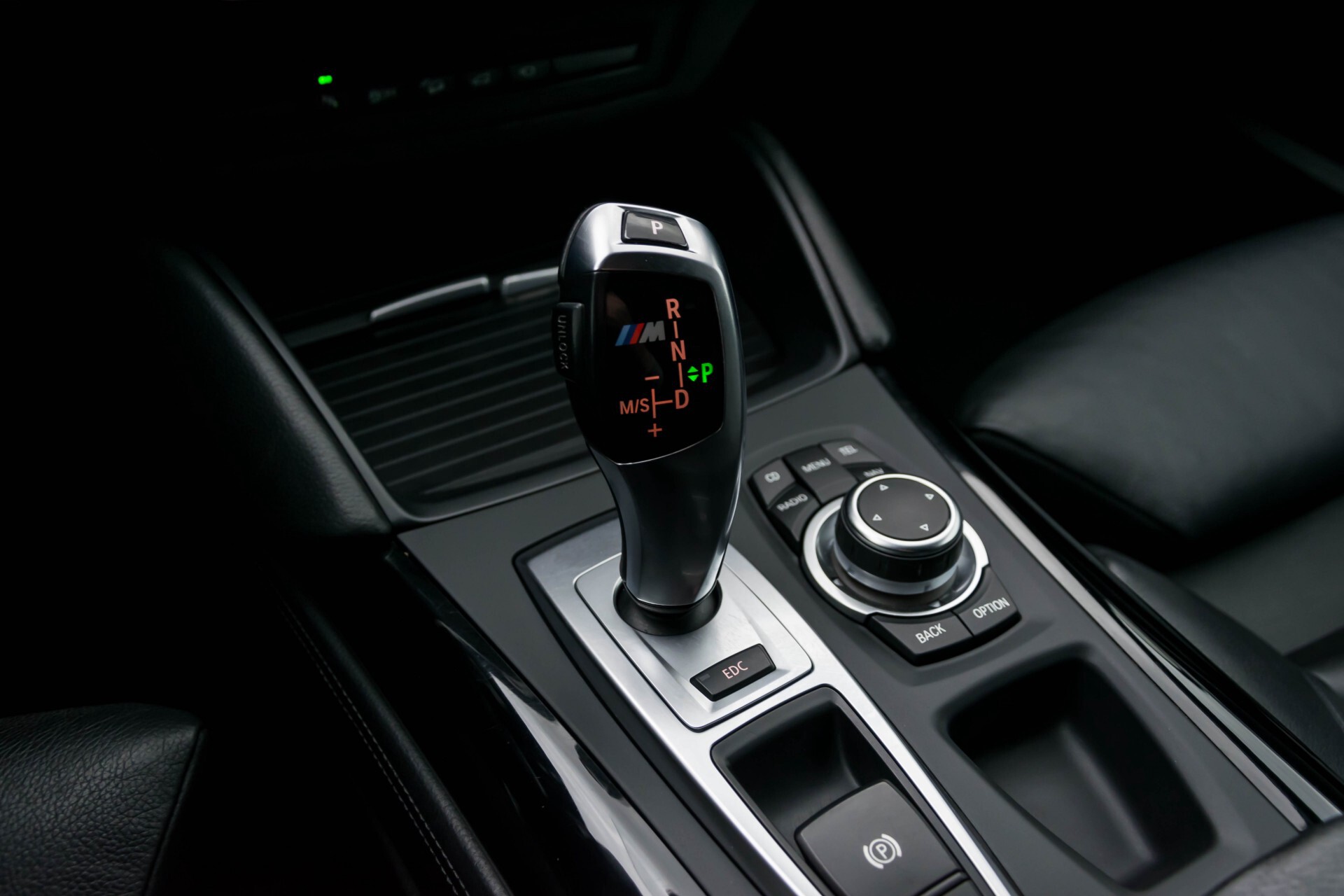 BMW X5 4.4i V8 M GRIJS KENTEKEN Aut6 Foto 31
