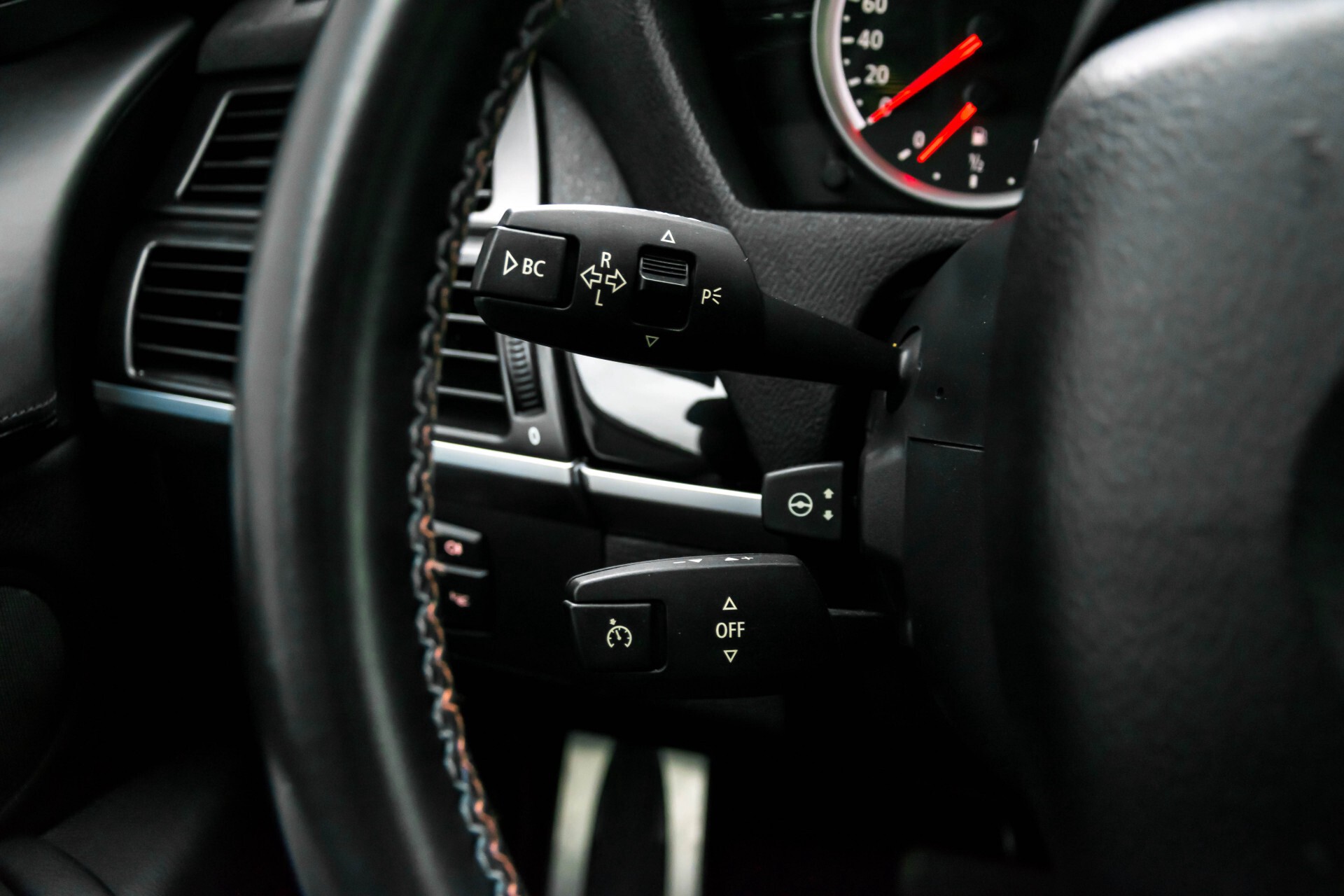 BMW X5 4.4i V8 M GRIJS KENTEKEN Aut6 Foto 9