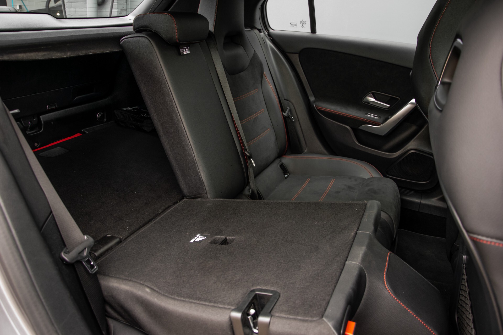 Mercedes-Benz A-Klasse 180 d AMG Panorama/MBUX/DAB/LED Aut7 Foto 5