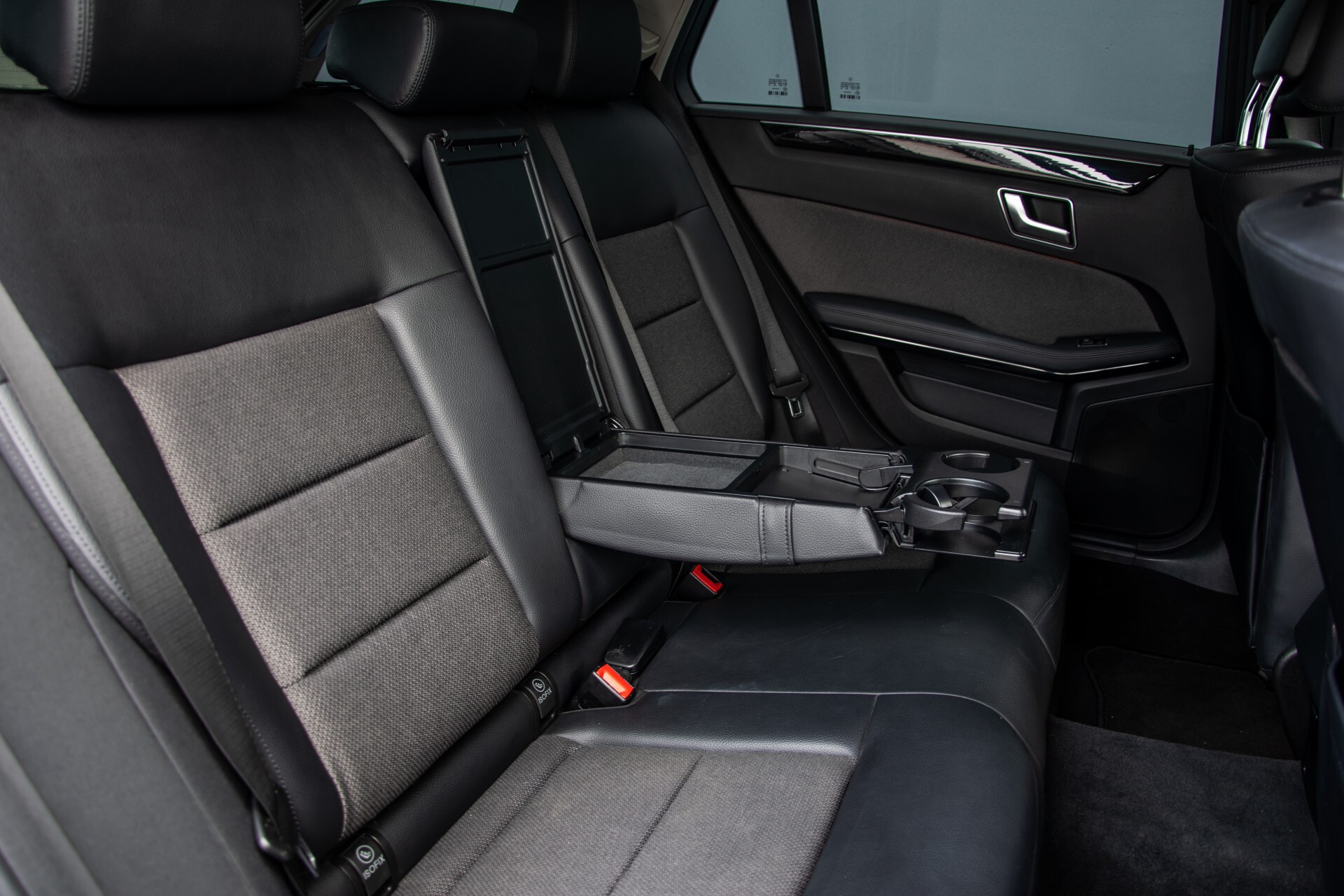 Mercedes-Benz E-Klasse Estate 220 Cdi Avantgarde Wegklapbare trekhaak/18"/Privacyglas Aut7 Foto 4