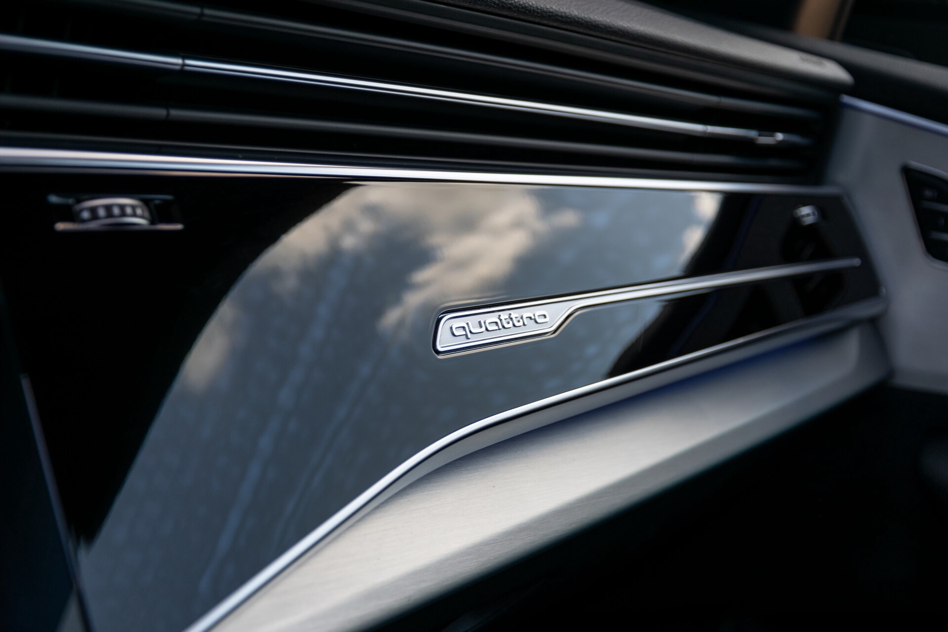 Audi Q8 50 TDI Quattro S-Line Luchtvering | AdaptiveCruise | Keyless | Matrix | HUD | Trekhaak | Garantie Aut8 Foto 21