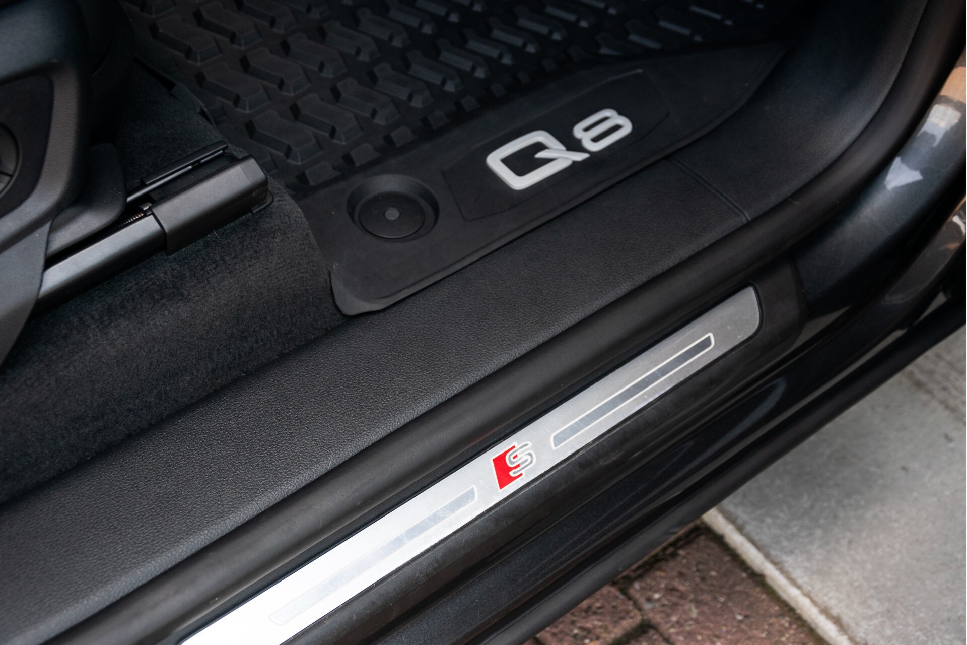 Audi Q8 50 TDI Quattro S-Line Luchtvering | AdaptiveCruise | Keyless | Matrix | HUD | Trekhaak | Garantie Aut8 Foto 25