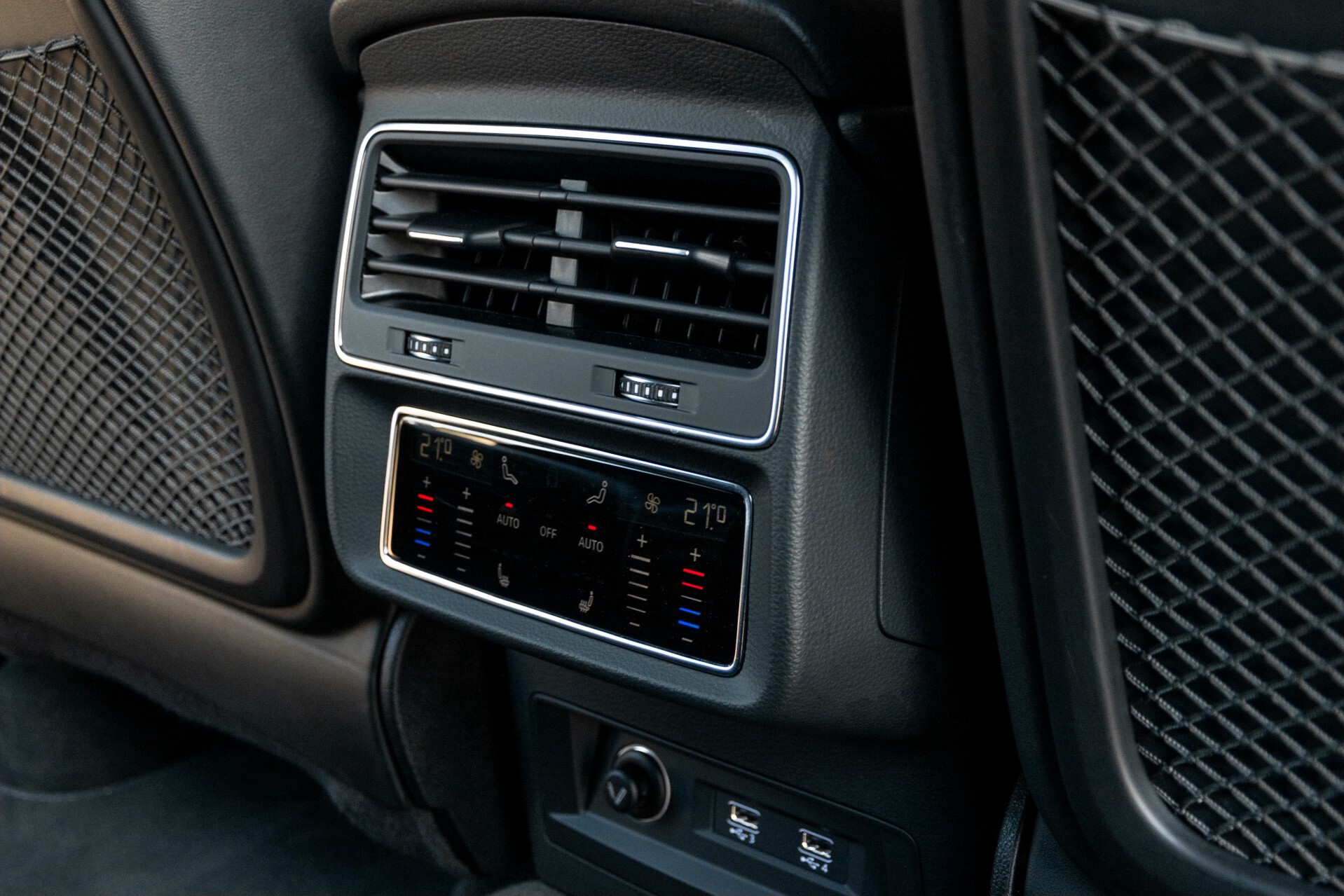 Audi Q8 50 TDI Quattro S-Line Luchtvering | AdaptiveCruise | Keyless | Matrix | HUD | Trekhaak | Garantie Aut8 Foto 26