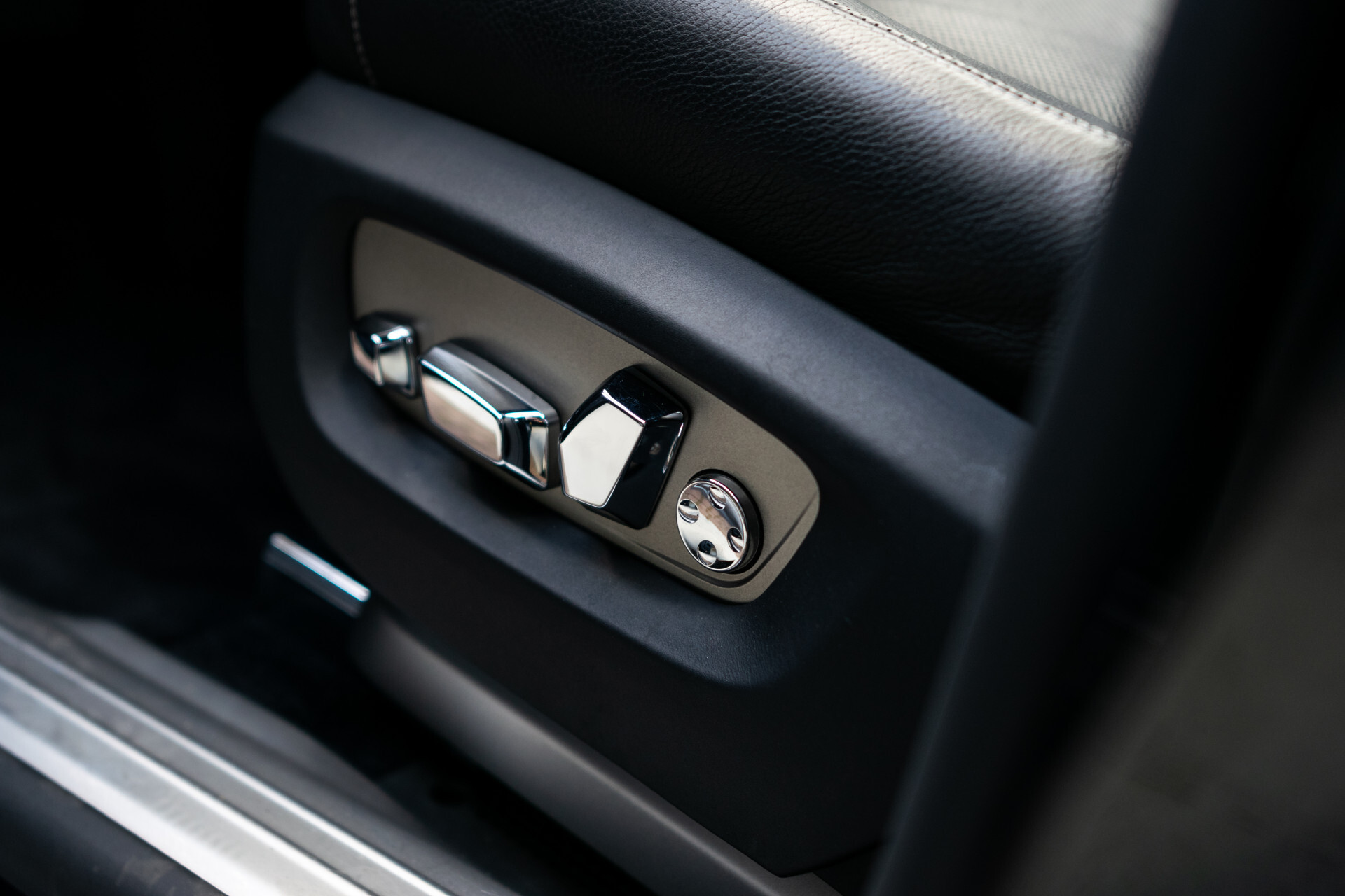 Rolls-Royce Ghost Series II 6.6 V12 Entertainment/HUD | 21" | DAB | Klaptafels | Driving Assistant Aut Foto 25
