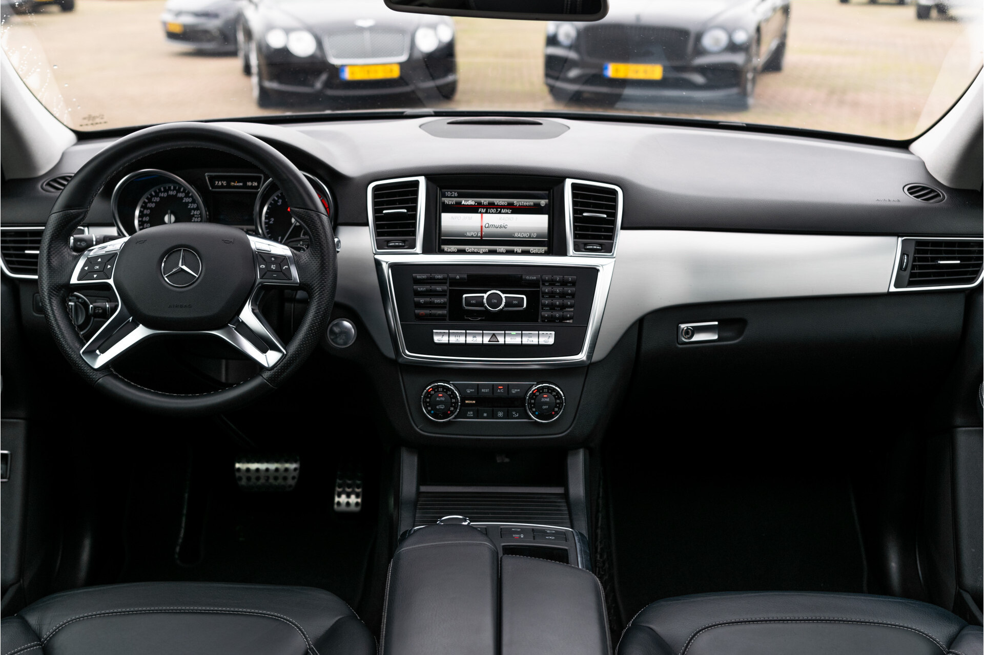 Mercedes-Benz M-Klasse 350 Bluetec 4-M AMG Full Options | Volledige historie Foto 5