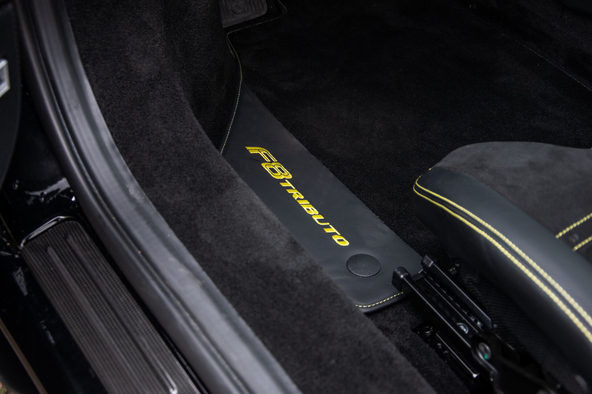 Ferrari F8 Tributo 3.9 V8 HELE Full Carbon | Lift | Racing Seats | Passenger Display | JBL | Camera Foto 19