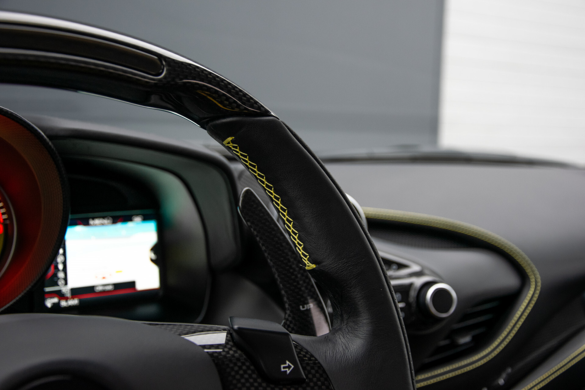 Ferrari F8 Tributo 3.9 V8 HELE Full Carbon | Lift | Racing Seats | Passenger Display | JBL | Camera Foto 29
