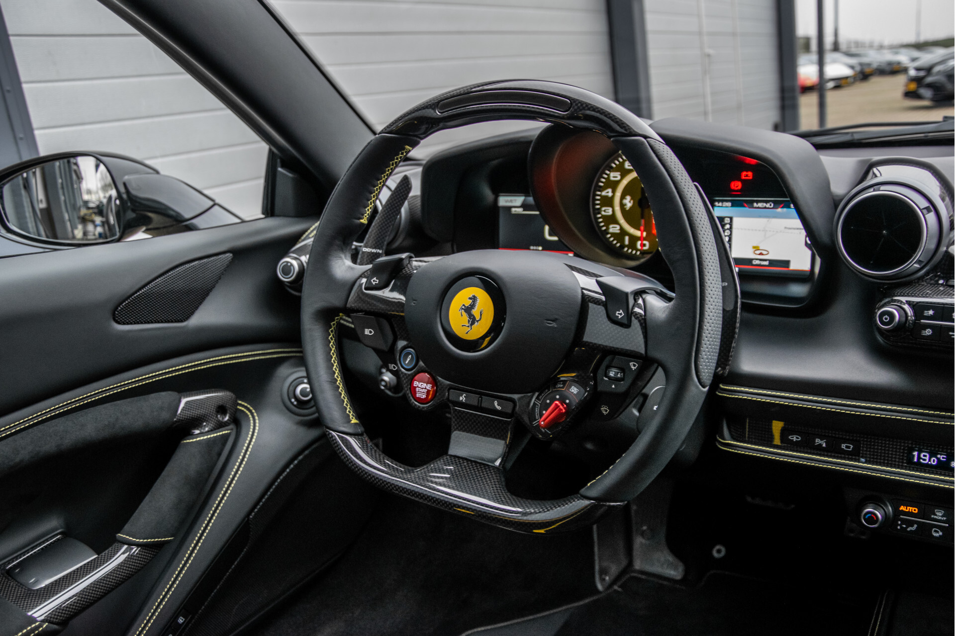 Ferrari F8 Tributo 3.9 V8 HELE Full Carbon | Lift | Racing Seats | Passenger Display | JBL | Camera Foto 4