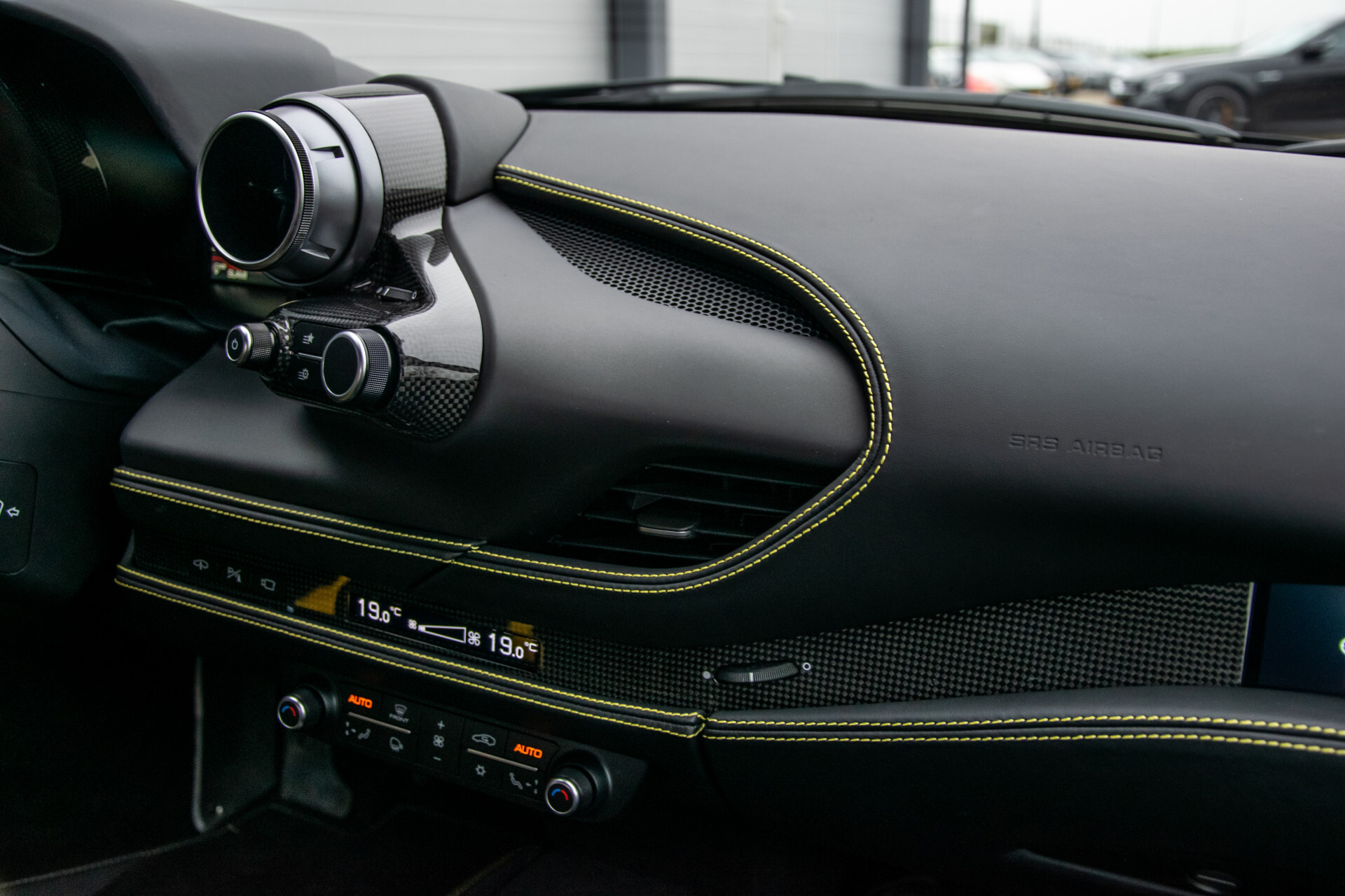 Ferrari F8 Tributo 3.9 V8 HELE Full Carbon | Lift | Racing Seats | Passenger Display | JBL | Camera Foto 49
