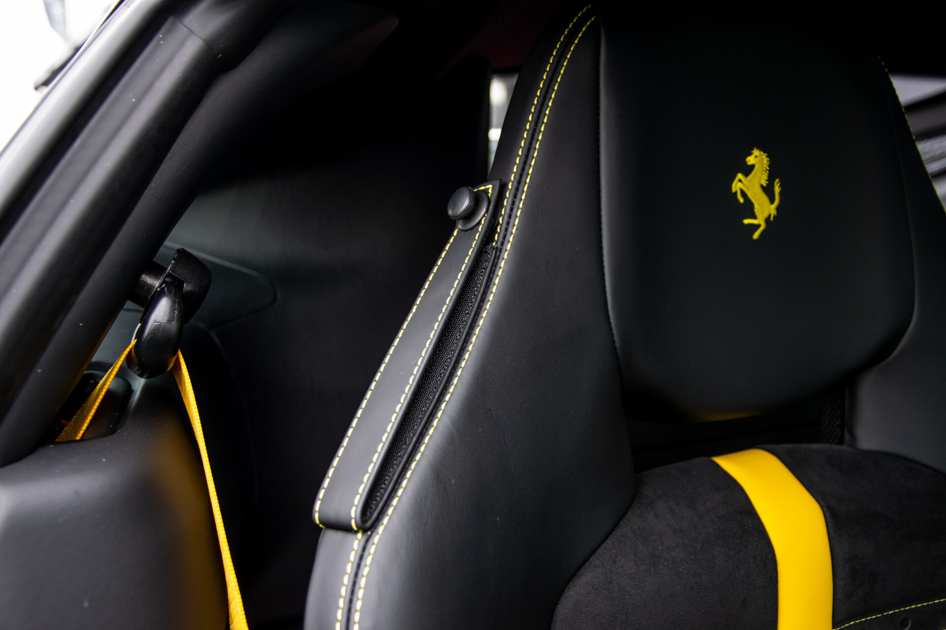 Ferrari F8 Tributo 3.9 V8 HELE Full Carbon | Lift | Racing Seats | Passenger Display | JBL | Camera Foto 52