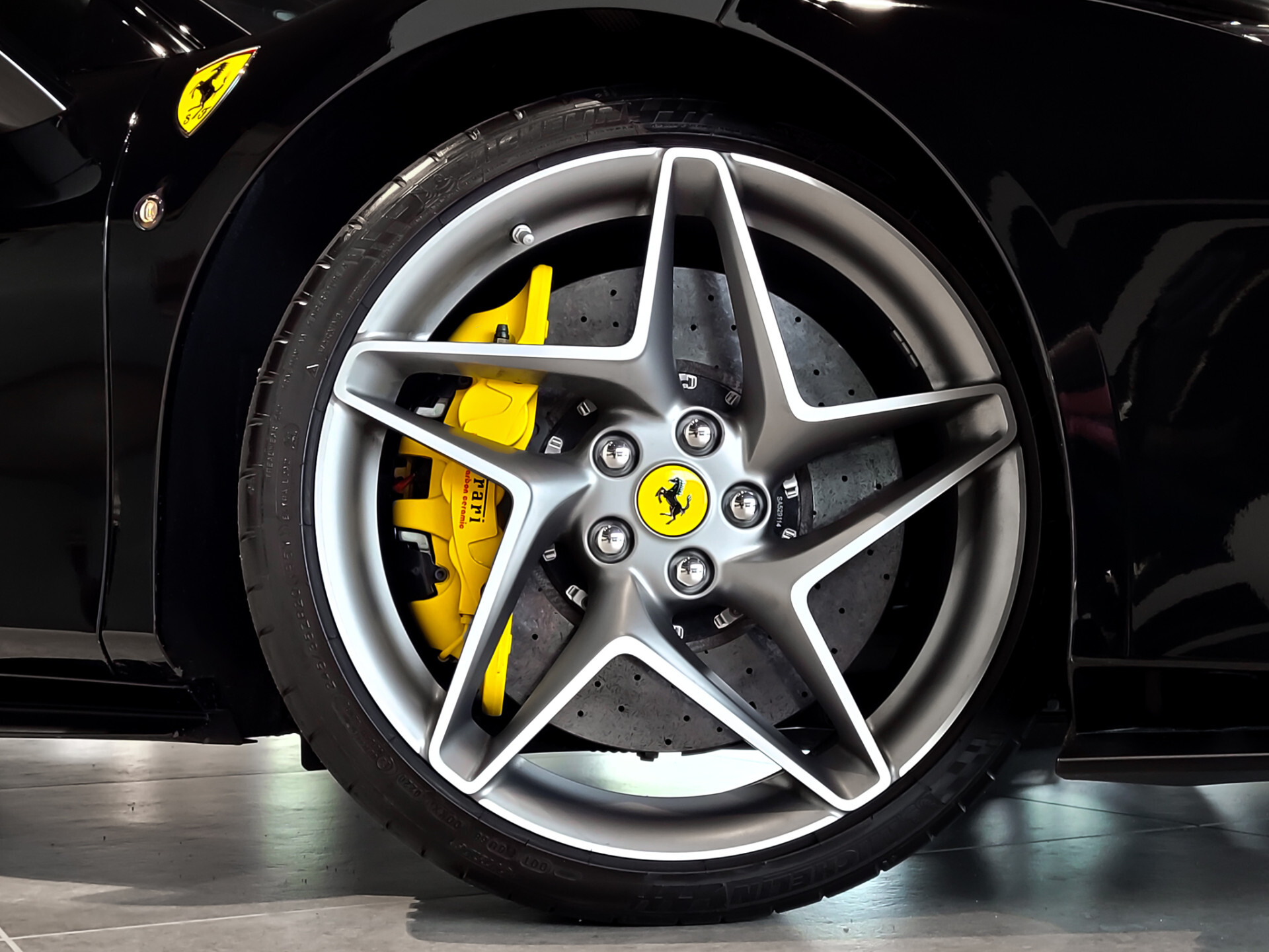 Ferrari F8 Tributo 3.9 V8 HELE Full Carbon | Lift | Racing Seats | Passenger Display | JBL | Camera Foto 58
