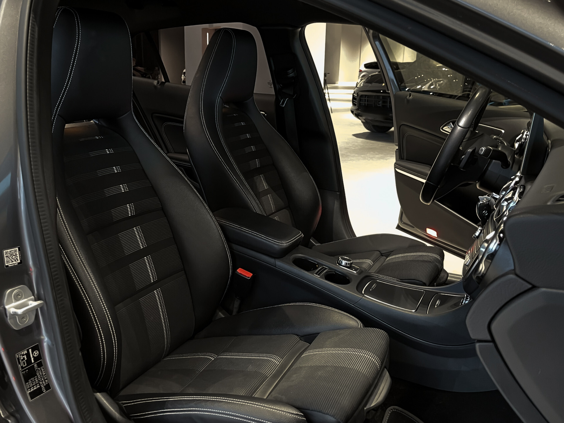 Mercedes-Benz GLA 180 Facelift Progressive | Spoorpakket | Keyless | Verw-stoelen | Media display | 18" | Aut7 Foto 3