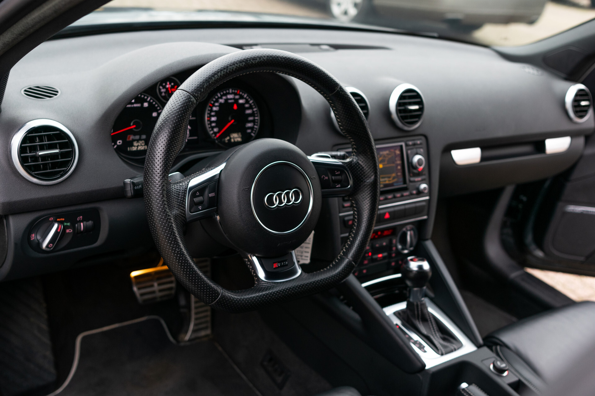 Audi RS3 Sportback 2.5 T Quattro 67 dkm | 2e eigenaar | New Service | volledige historie Foto 8