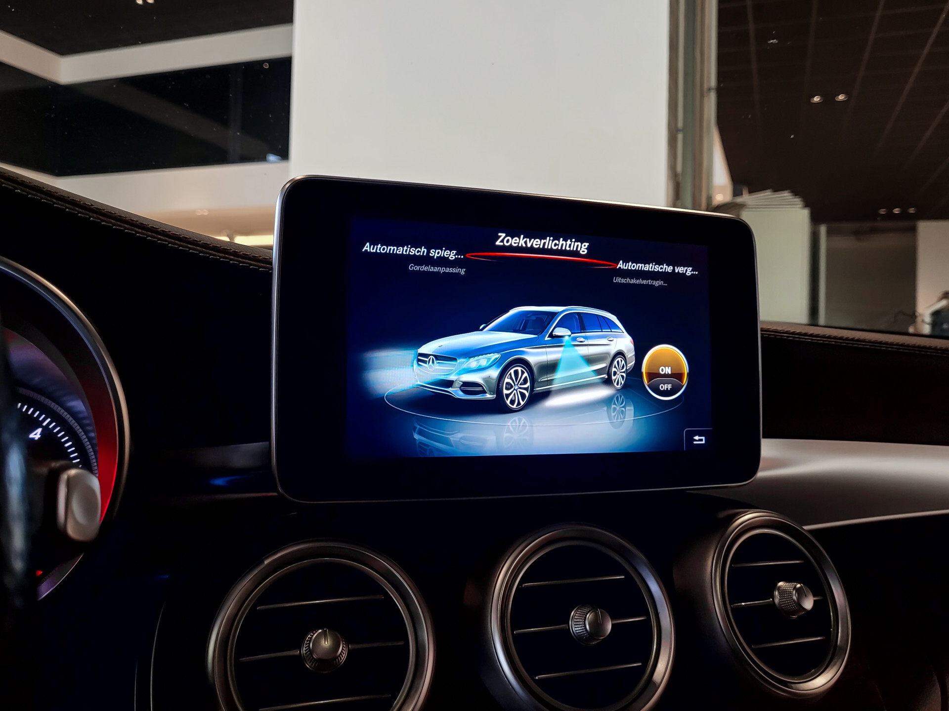 Mercedes-Benz C-Klasse Estate 250 Cdi AMG Panorama | Luchtvering | Distronic | Comand | Trekhaak | LED | 19" Foto 16
