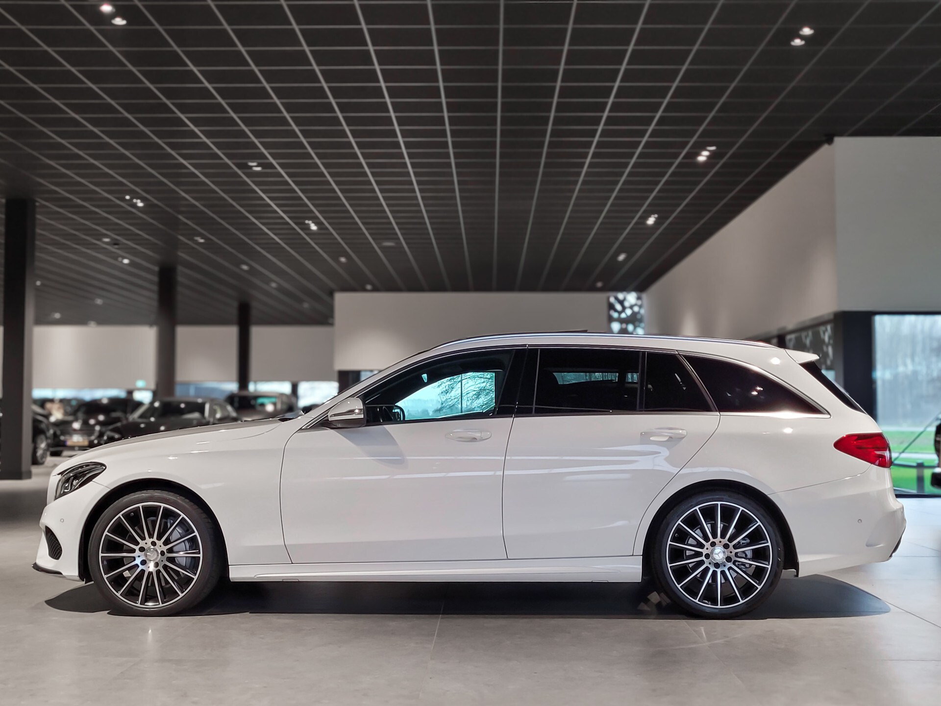 Mercedes-Benz C-Klasse Estate 250 Cdi AMG Panorama | Luchtvering | Distronic | Comand | Trekhaak | LED | 19" Foto 4