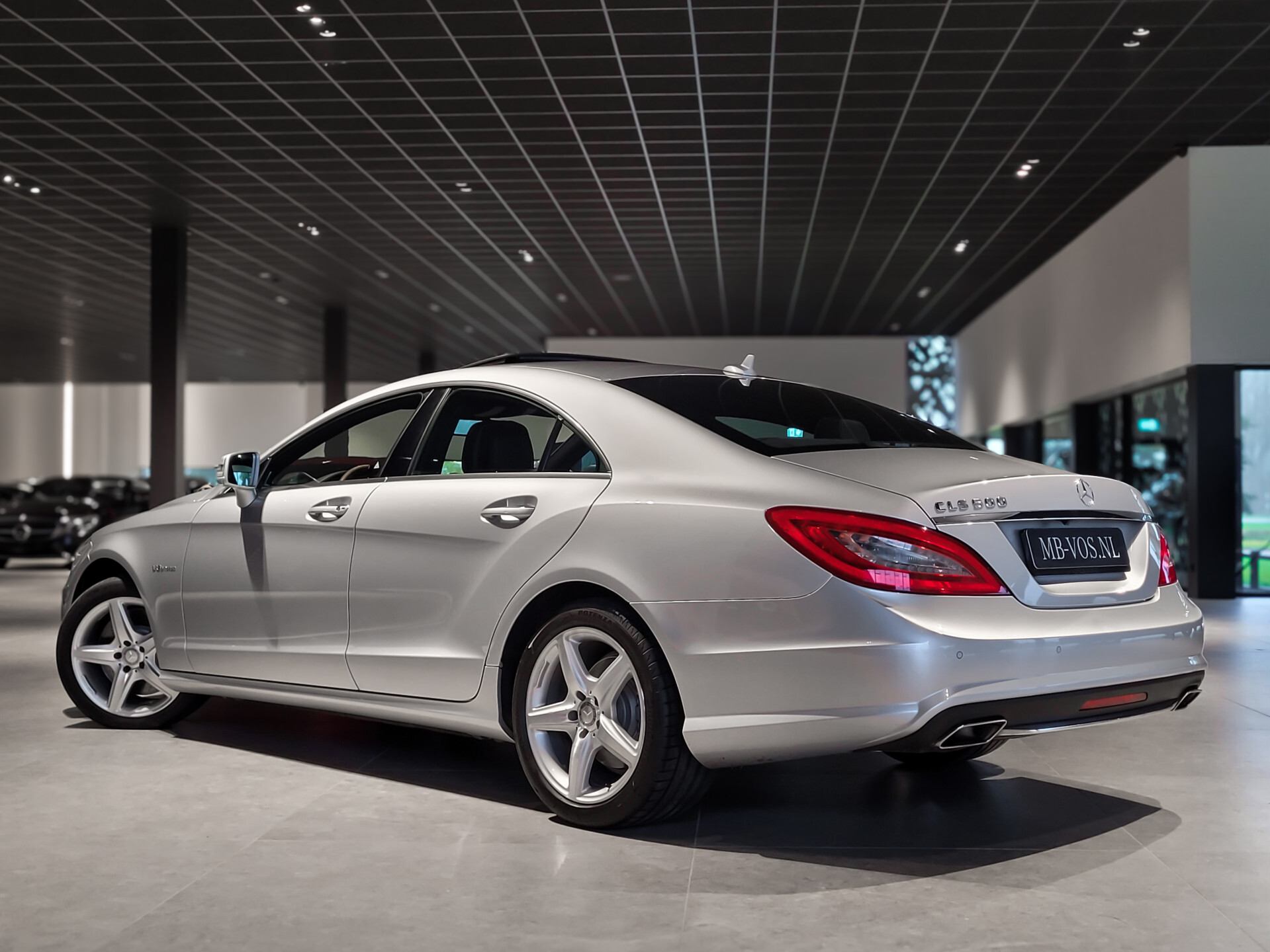 Mercedes-Benz CLS-Klasse 500 AMG Luchtvering | Schuifdak | Keyless | Distronic | Harman-Kardon | Massage | Nightvision | Dealer onderhouden Foto 2