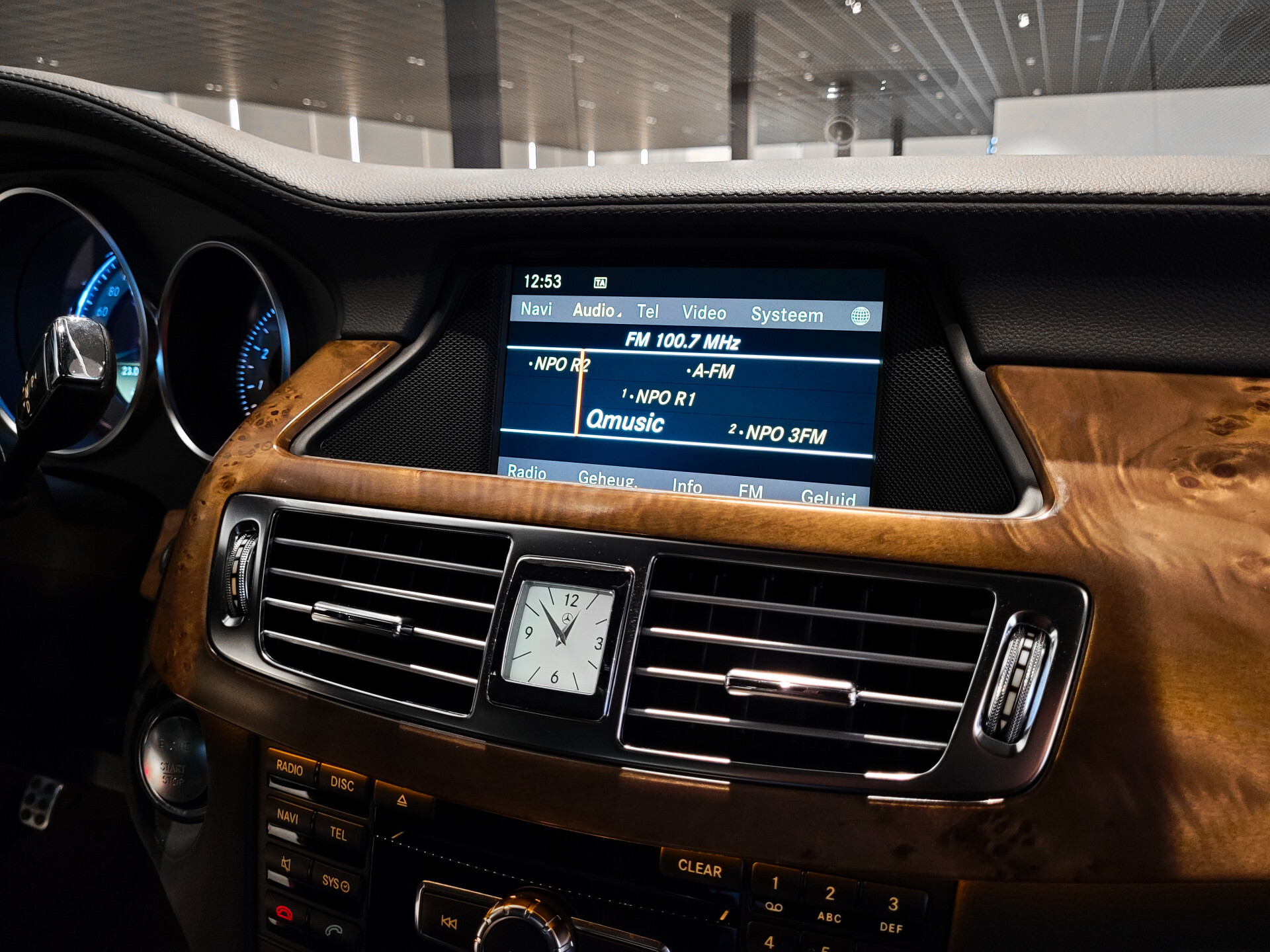 Mercedes-Benz CLS-Klasse 500 AMG Luchtvering | Schuifdak | Keyless | Distronic | Harman-Kardon | Massage | Nightvision | Dealer onderhouden Foto 9