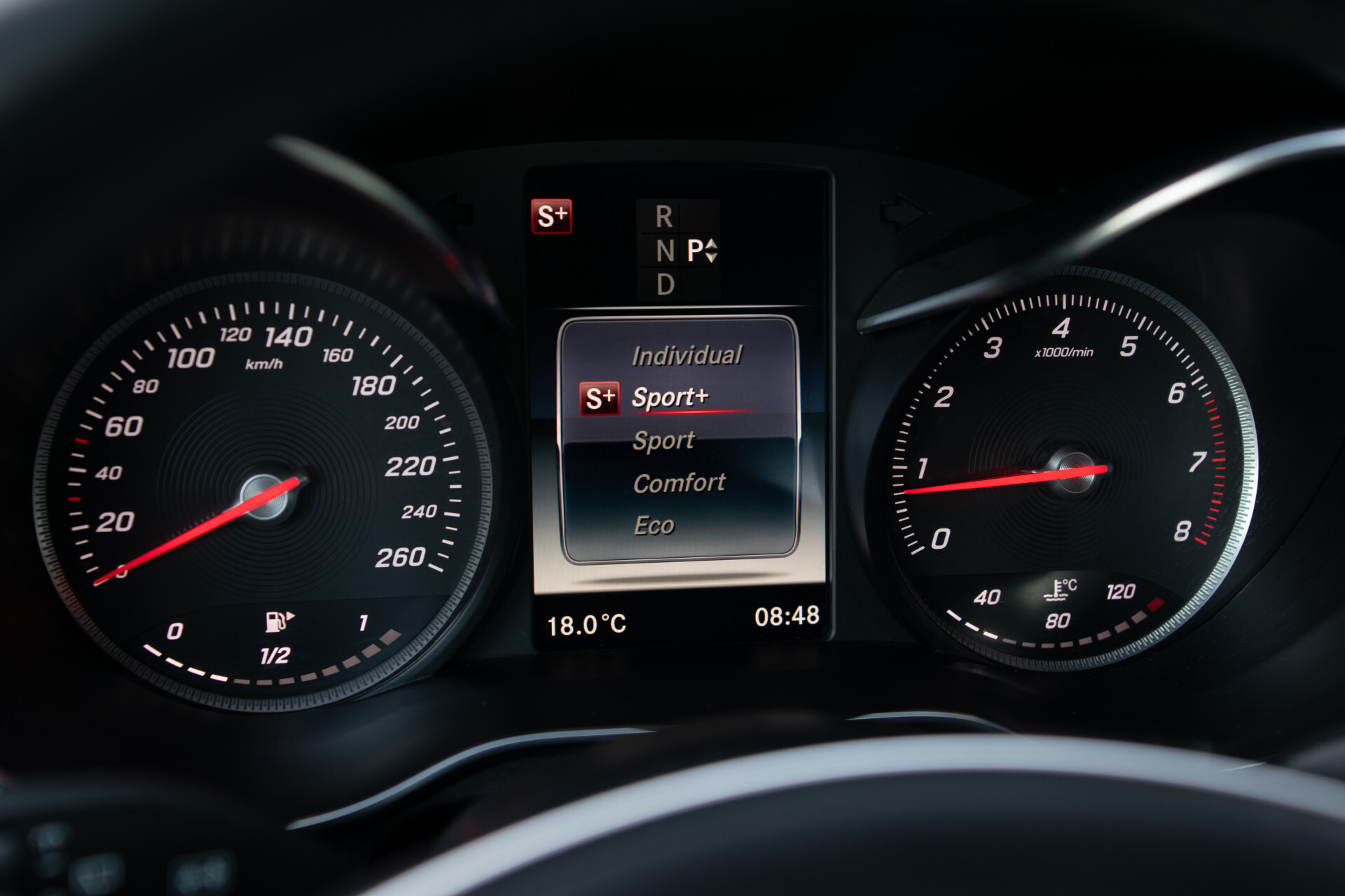 Mercedes-Benz C-Klasse Estate 180 AMG Sport Edition Leder | Sfeerverlichting | Aut-kofferklep | LED | 19" | New Service/APK Foto 22