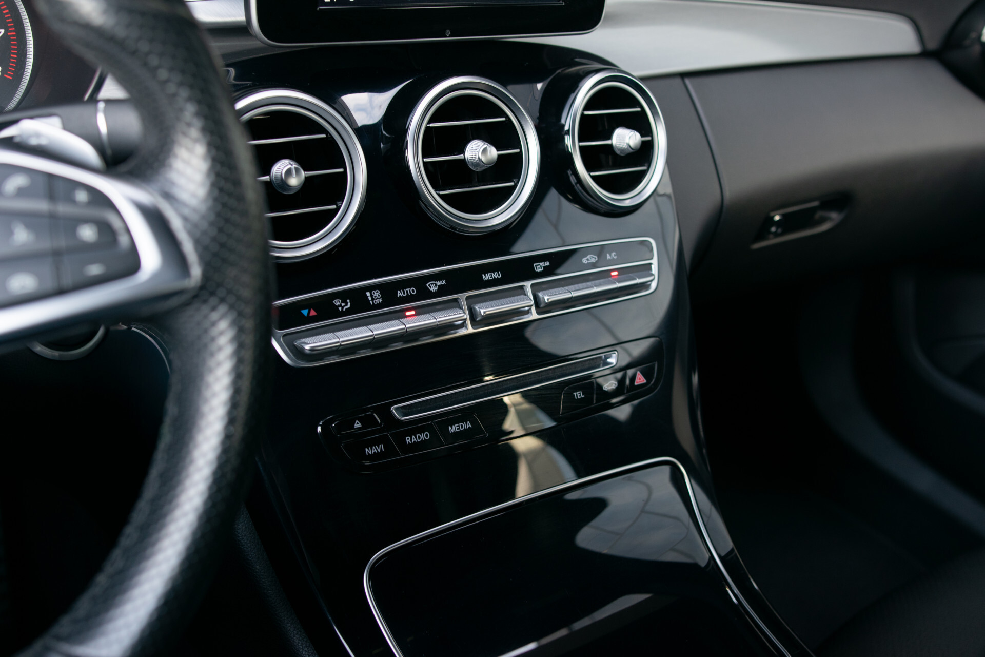 Mercedes-Benz C-Klasse Estate 180 AMG Sport Edition Leder | Sfeerverlichting | Aut-kofferklep | LED | 19" | New Service/APK Foto 23