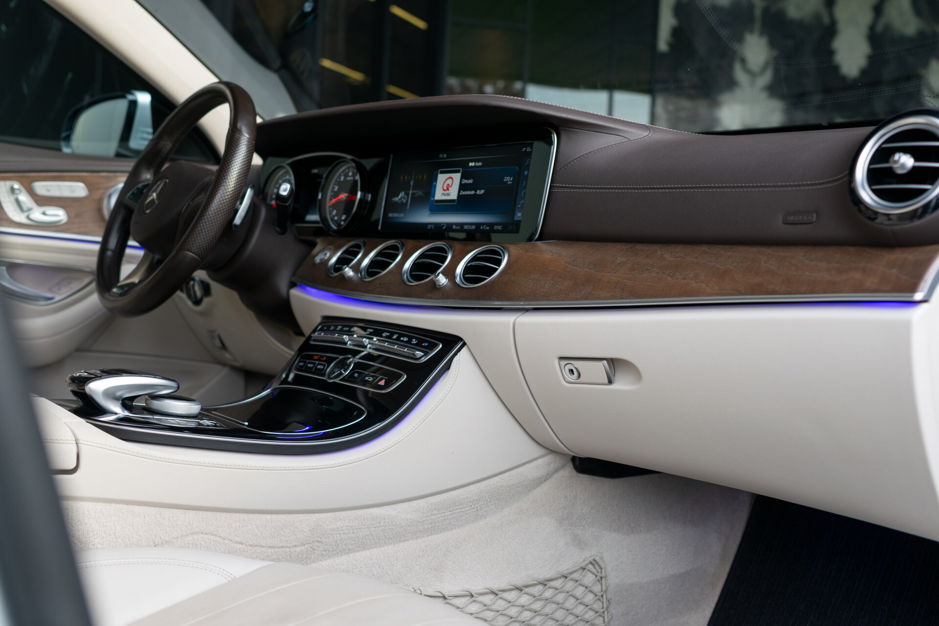 Mercedes-Benz E-Klasse Estate 250 Avantgarde ACC | Standkachel | Comand | 360 | Burmester | Mem | Exclusive | Volledige historie Foto 26