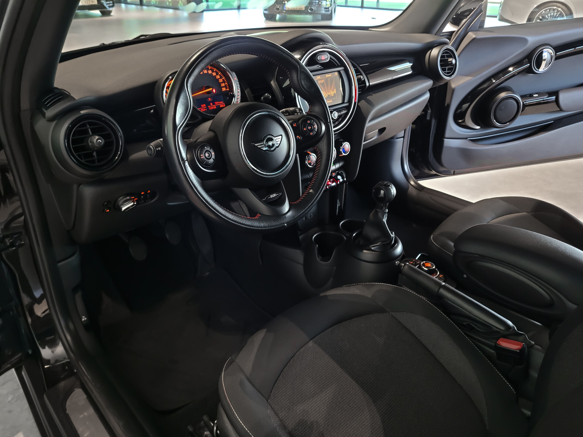 MINI 1.5 Cooper Business BLACK NL auto | Cruise | New service | LM velgen Foto 13