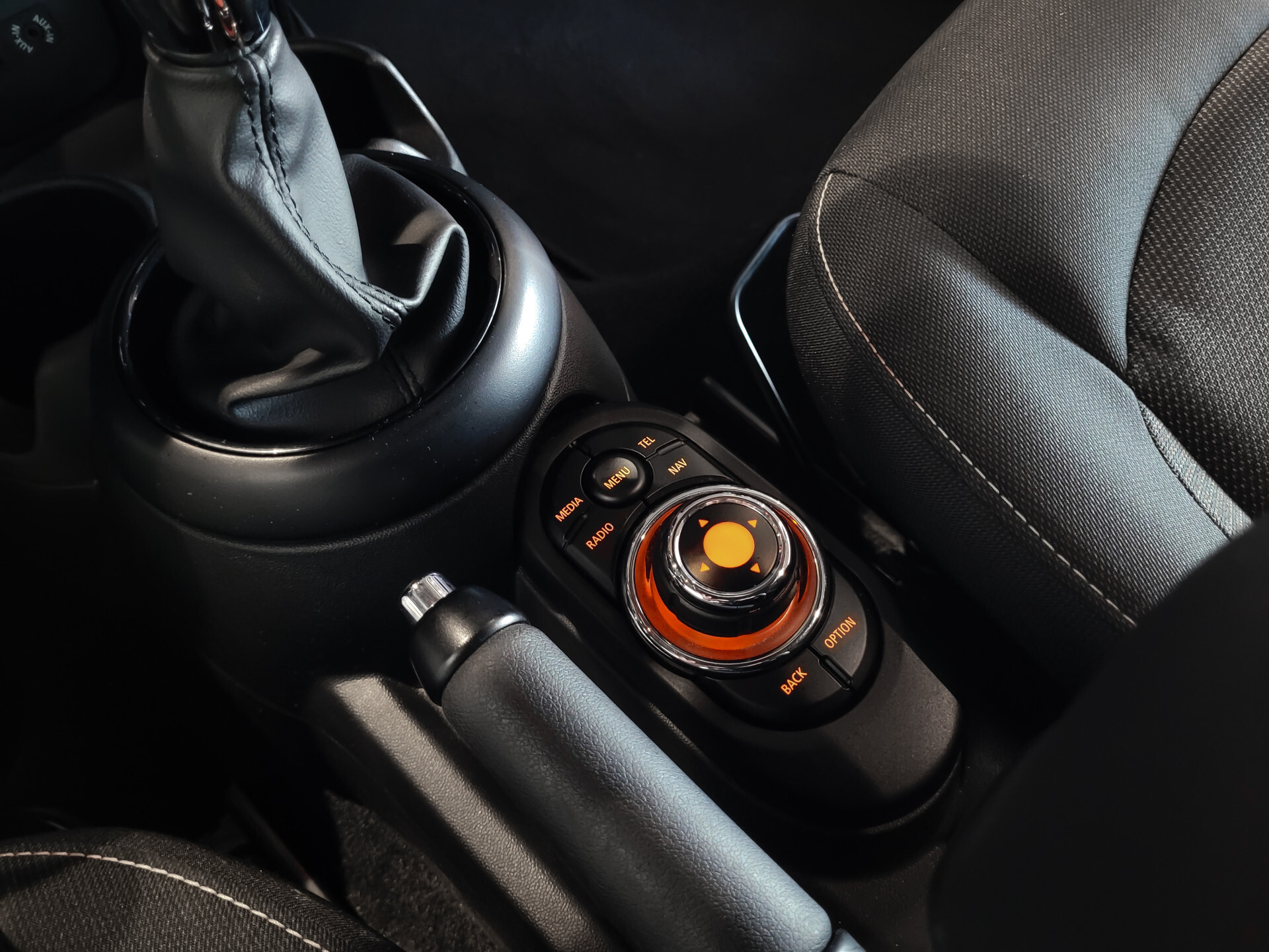 MINI 1.5 Cooper Business BLACK NL auto | Cruise | New service | LM velgen Foto 19