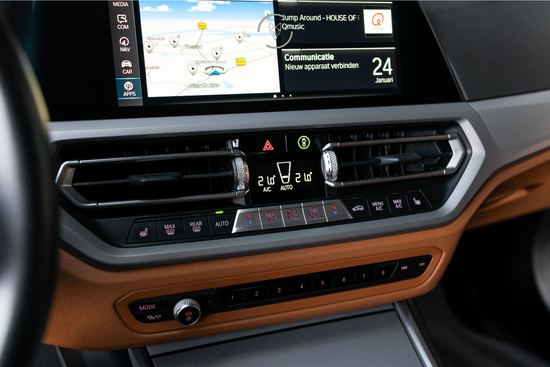 BMW 3 Serie Touring 330e Advanced Keyless-Go | Driving Assistant | Sportstoelen | HUD | 18" | Live Cockpit Pro | Hifi | Leder | LED Foto 36