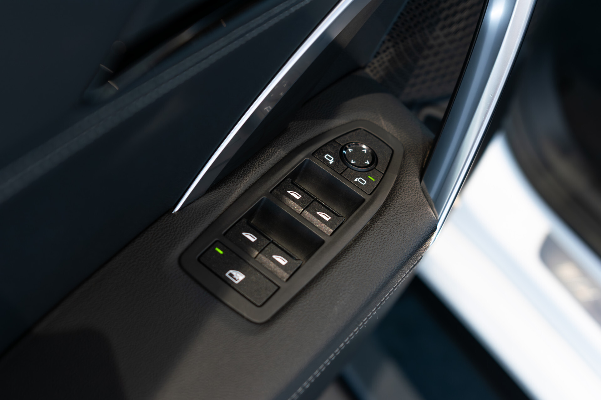 BMW iX1 xDrive30 M-sport Launch Edition 67 kWh Pano | Harman-Kardon | Massage | Incl. BTW Foto 13