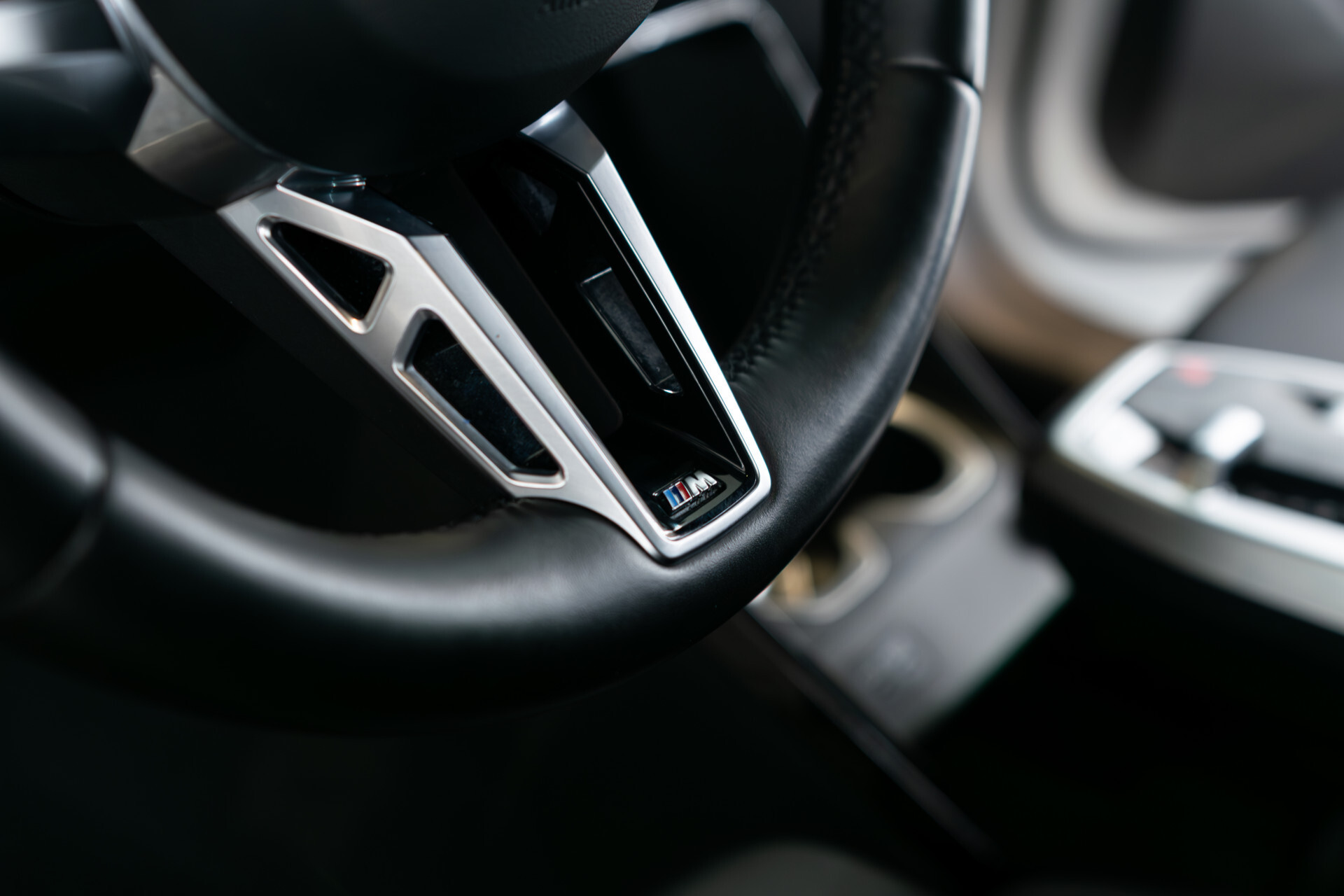 BMW iX1 xDrive30 M-sport Launch Edition 67 kWh Pano | Harman-Kardon | Massage | Incl. BTW Foto 23