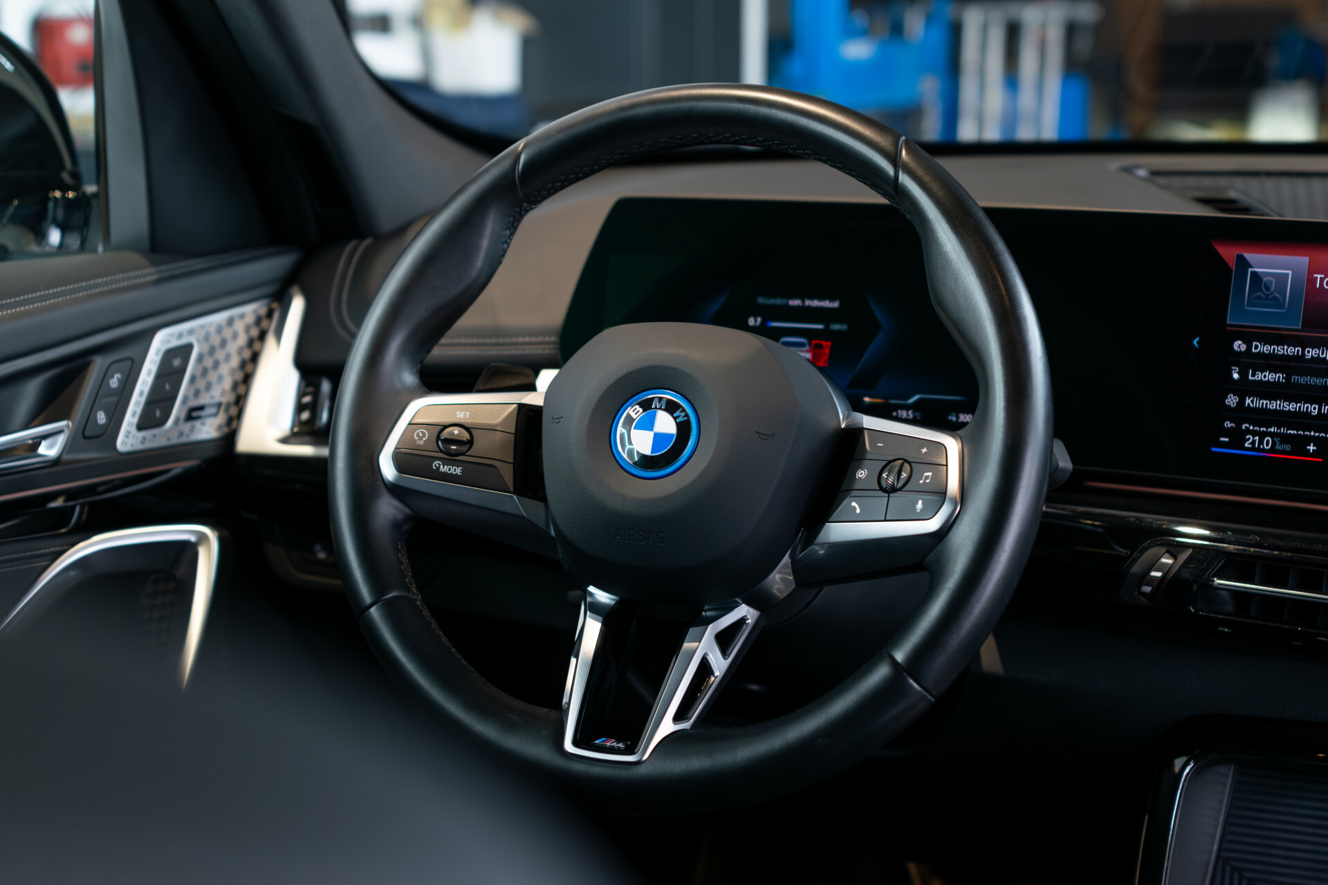 BMW iX1 xDrive30 M-sport Launch Edition 67 kWh Pano | Harman-Kardon | Massage | Incl. BTW Foto 35
