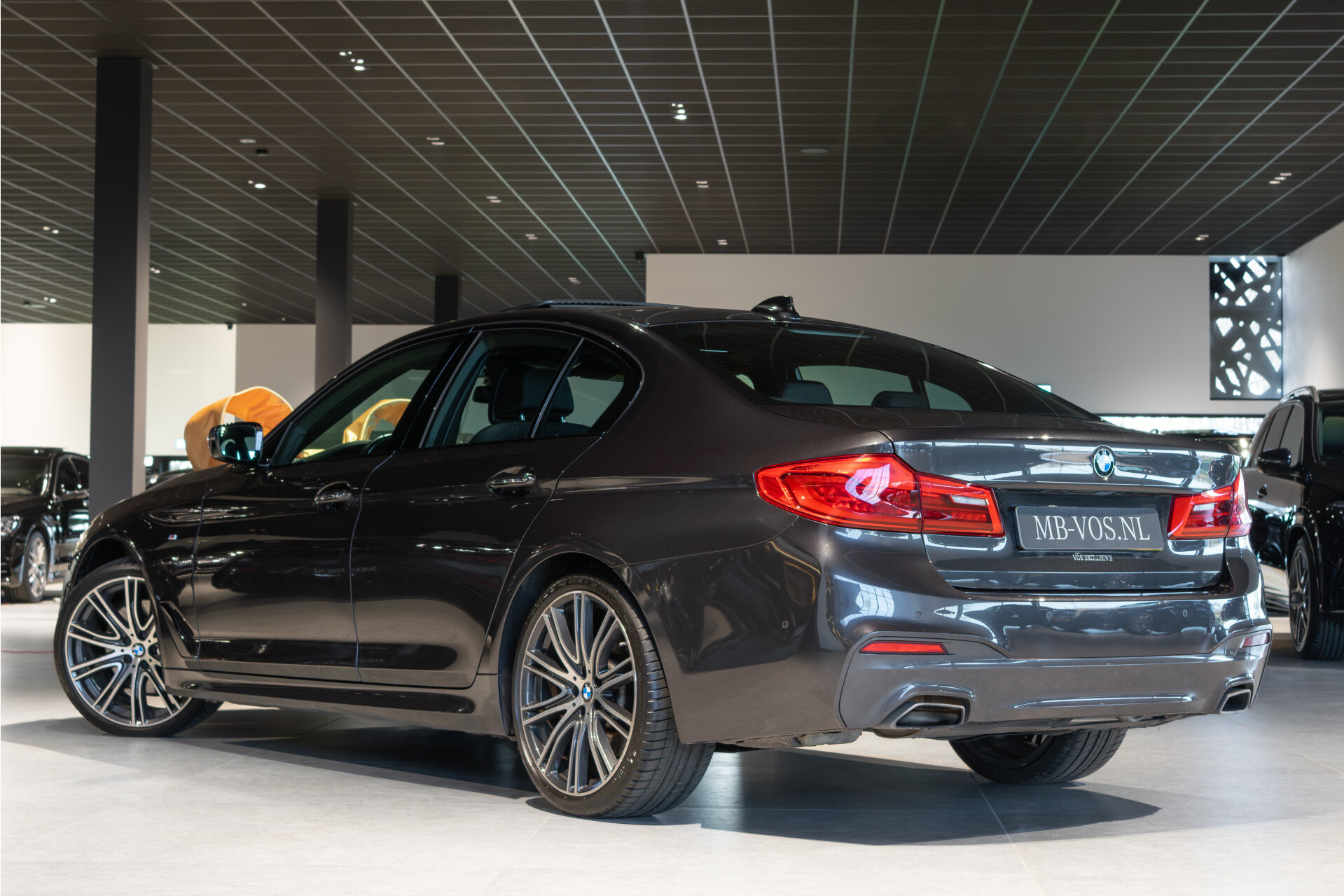 BMW 5 Serie 530i M-sport High Executive | ACC | Keyless | Pano Foto 2