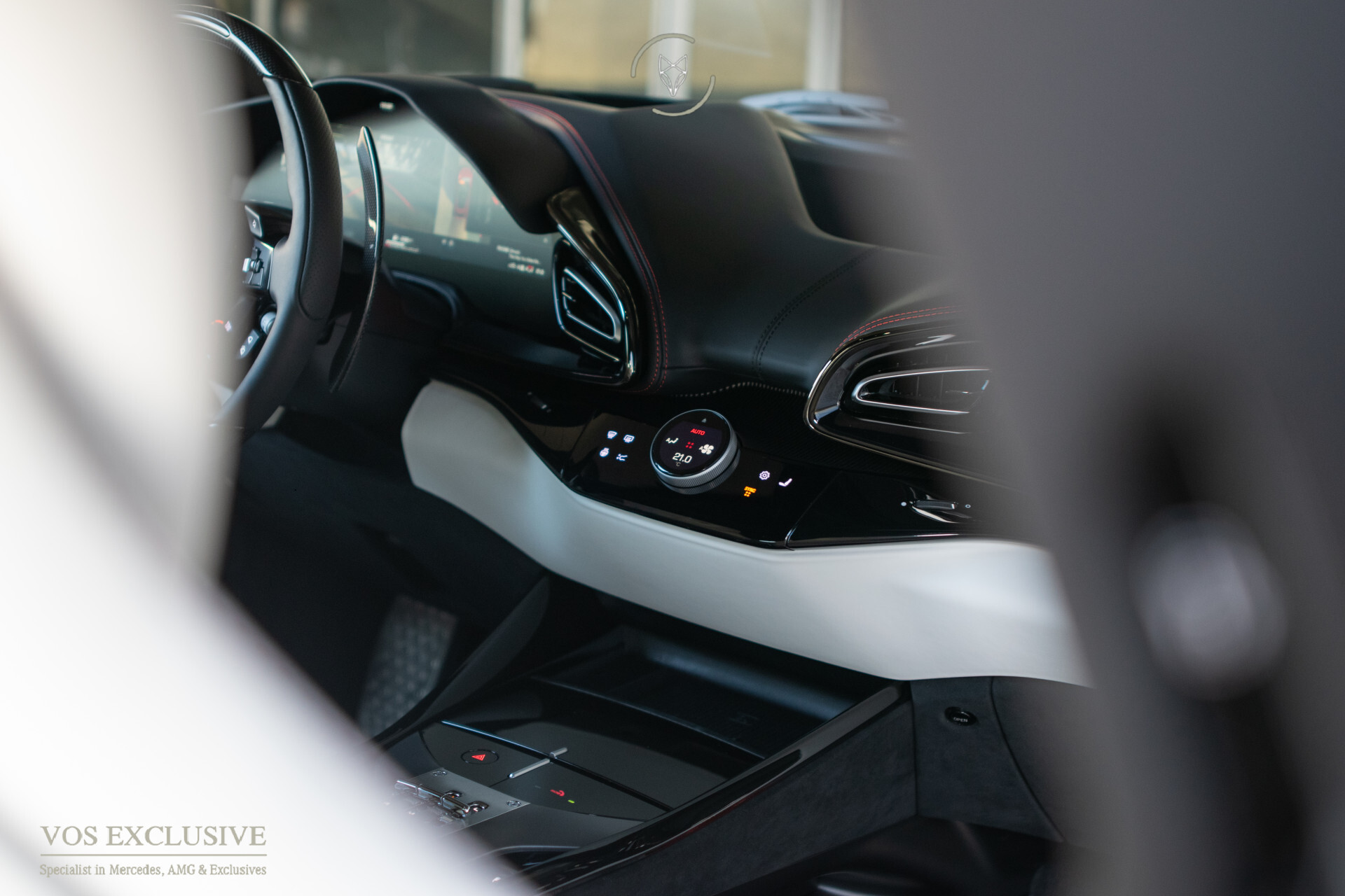 Ferrari Purosangue 6.5 V12 Full Carbon in- en exterior | Pelle Bianca Special Leather | Geventileerde stoelen met massage Foto 16