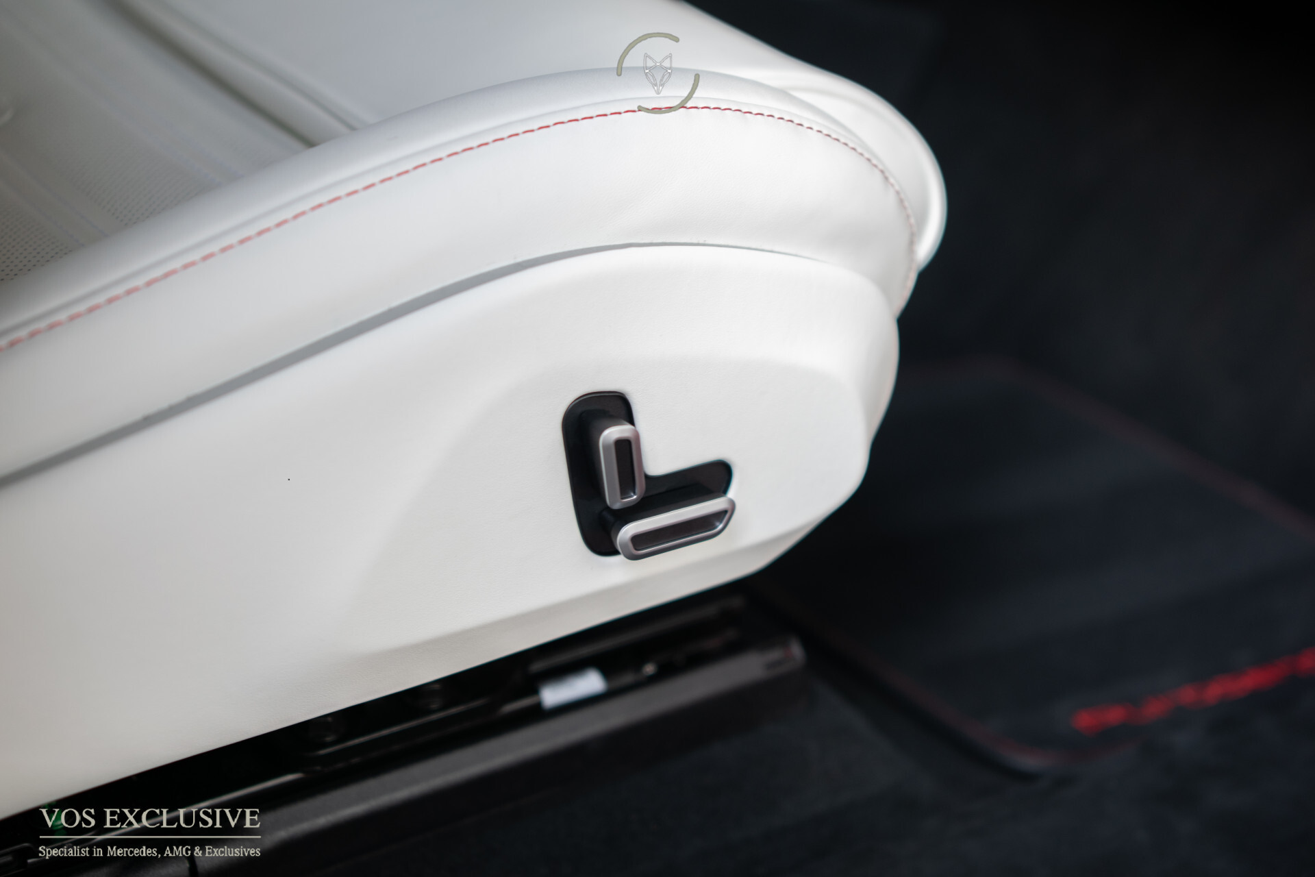 Ferrari Purosangue 6.5 V12 Full Carbon in- en exterior | Pelle Bianca Special Leather | Geventileerde stoelen met massage Foto 21