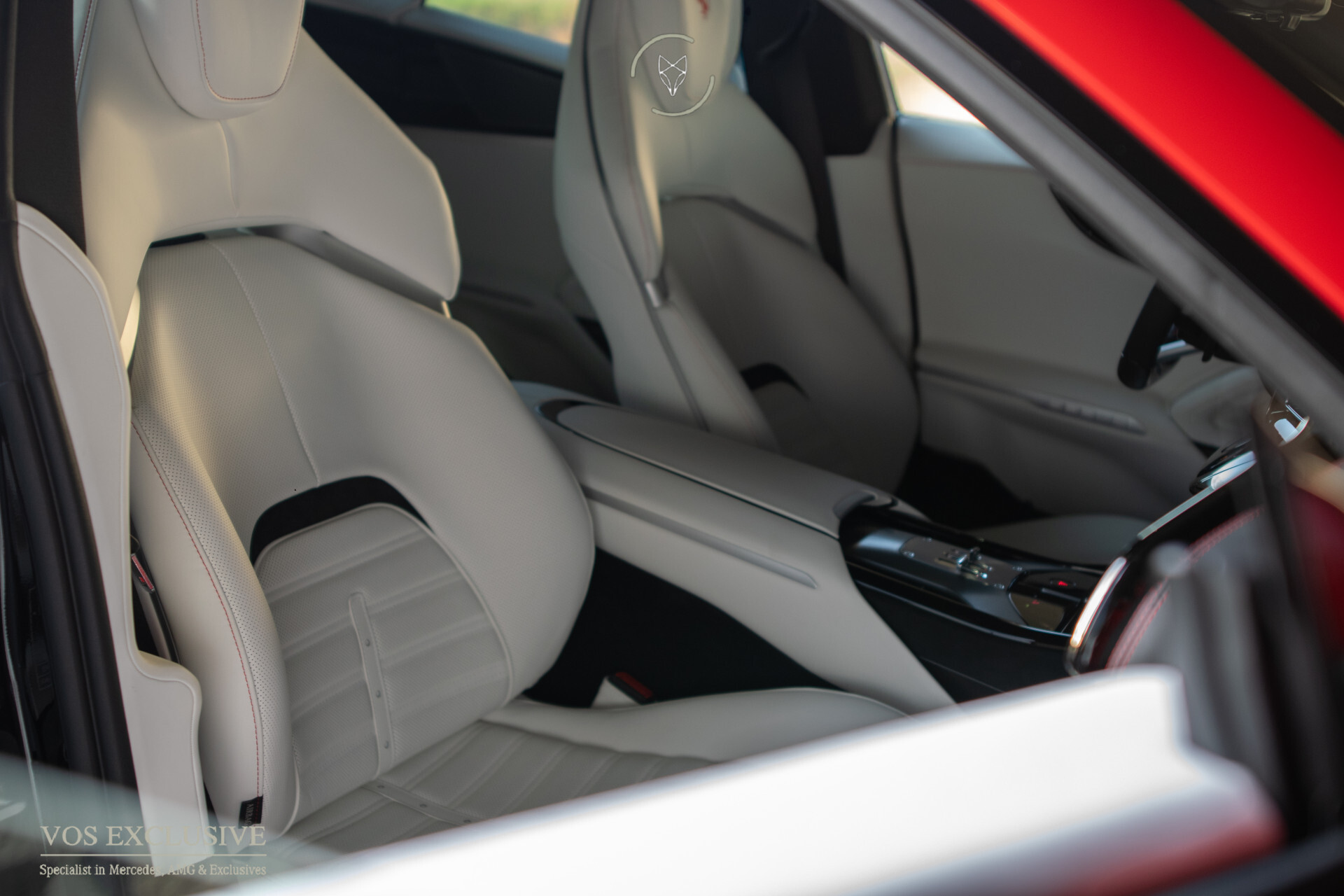 Ferrari Purosangue 6.5 V12 Full Carbon in- en exterior | Pelle Bianca Special Leather | Geventileerde stoelen met massage Foto 6