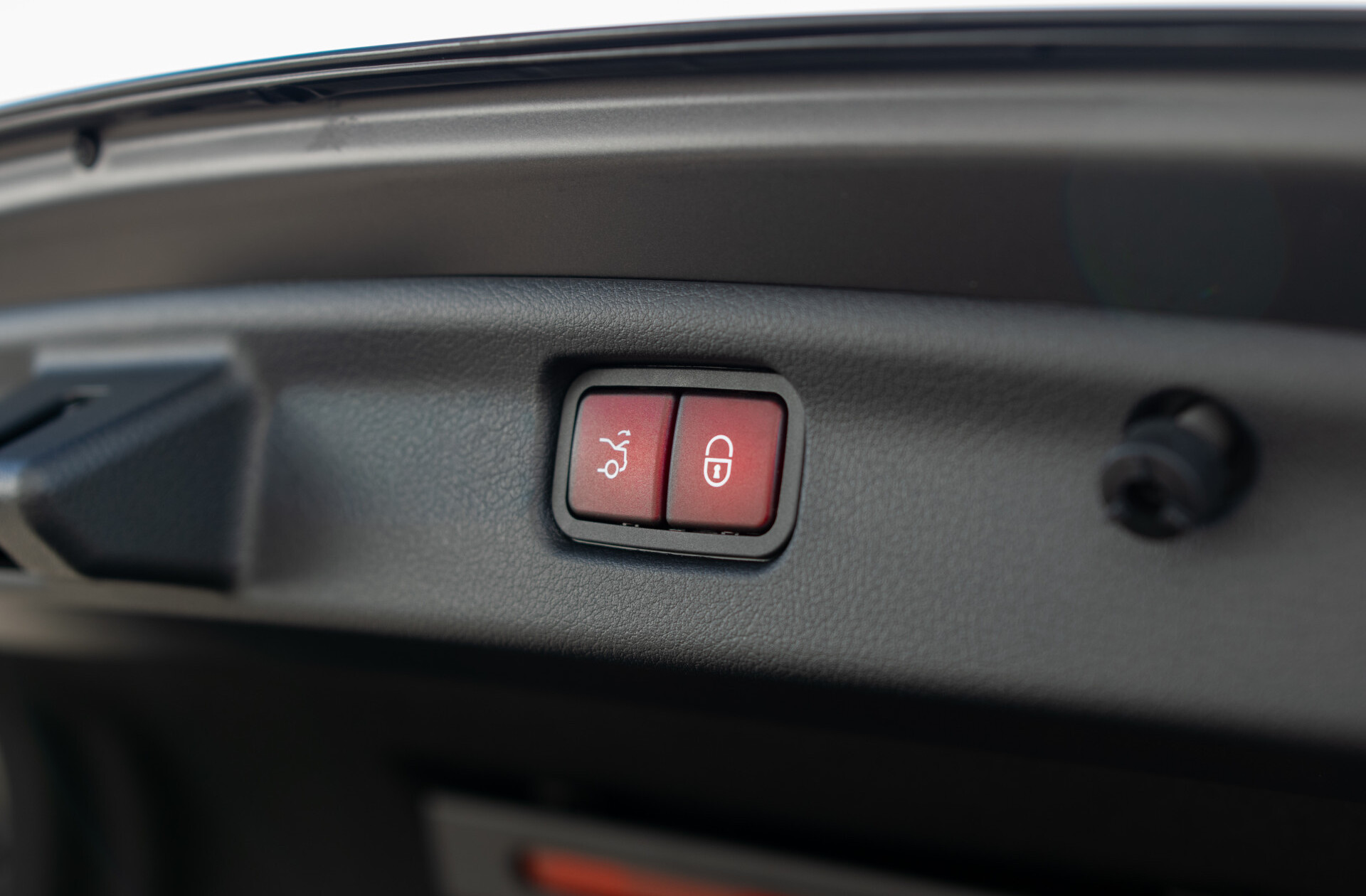 Mercedes-Benz C-Klasse 300 e AMG Magno | Nappa | Night | Rij-assistentie Plus | Keyless-Go | Stoelkoeling | Pano | 360° | Burmester | 19'' Foto 32