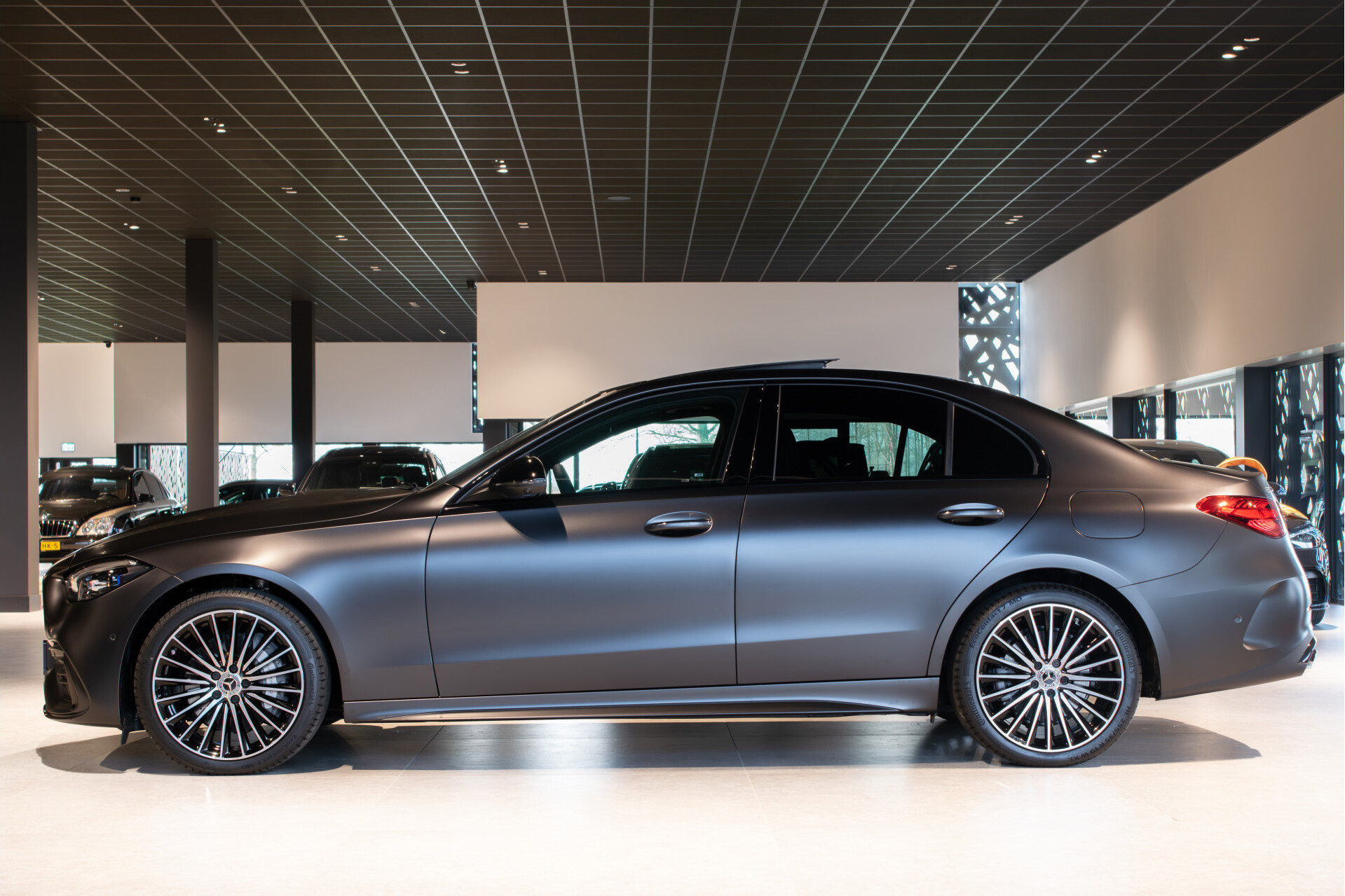 Mercedes-Benz C-Klasse 300 e AMG Magno | Nappa | Night | Rij-assistentie Plus | Keyless-Go | Stoelkoeling | Pano | 360° | Burmester | 19'' Foto 4
