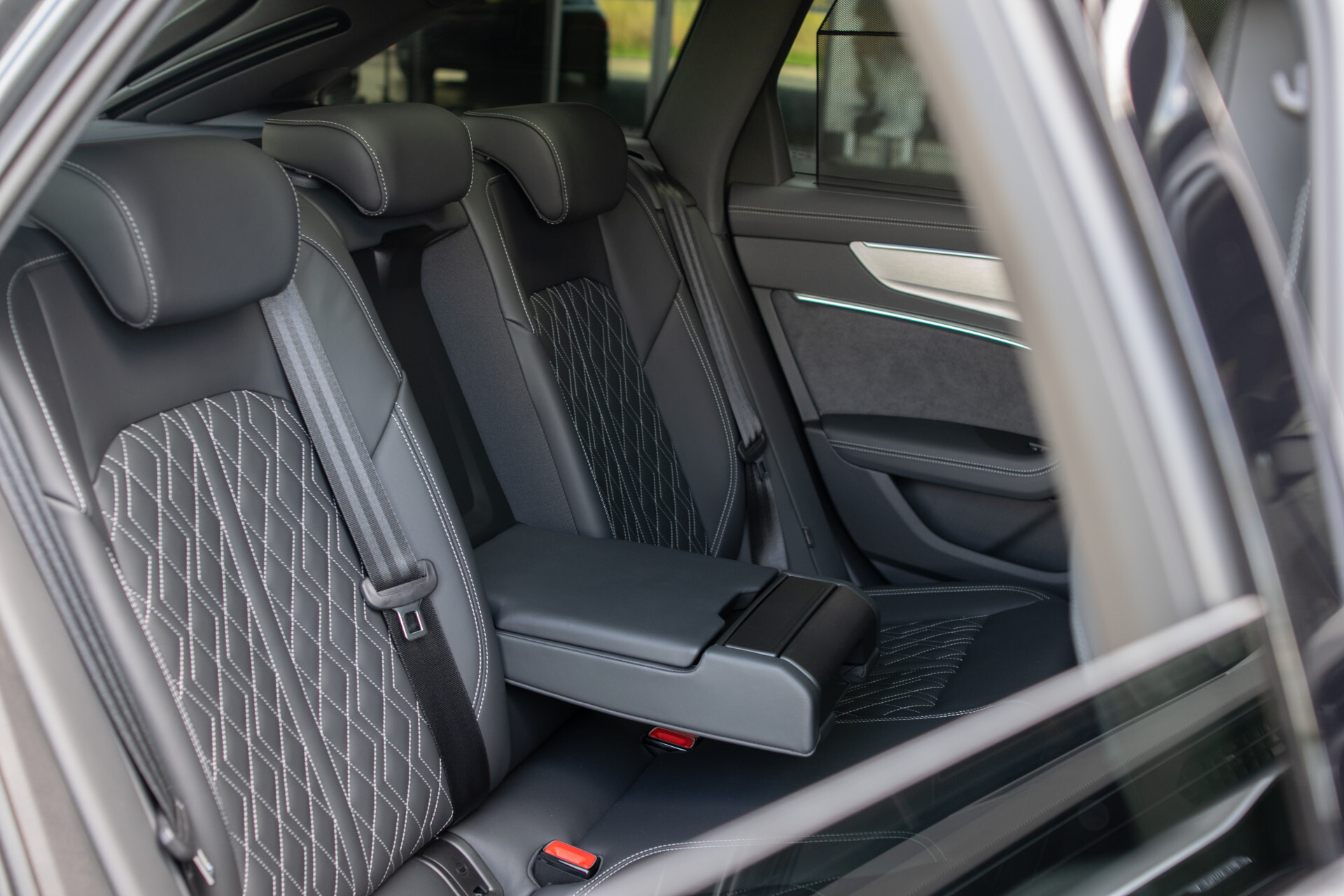 Audi A6 Avant 55 TFSI e quattro Pro Line S Competition B&O | Sportstoelen+ | Comfortsleutel | HUD | Fijnnappa | 21" | Zwart optiek Foto 10