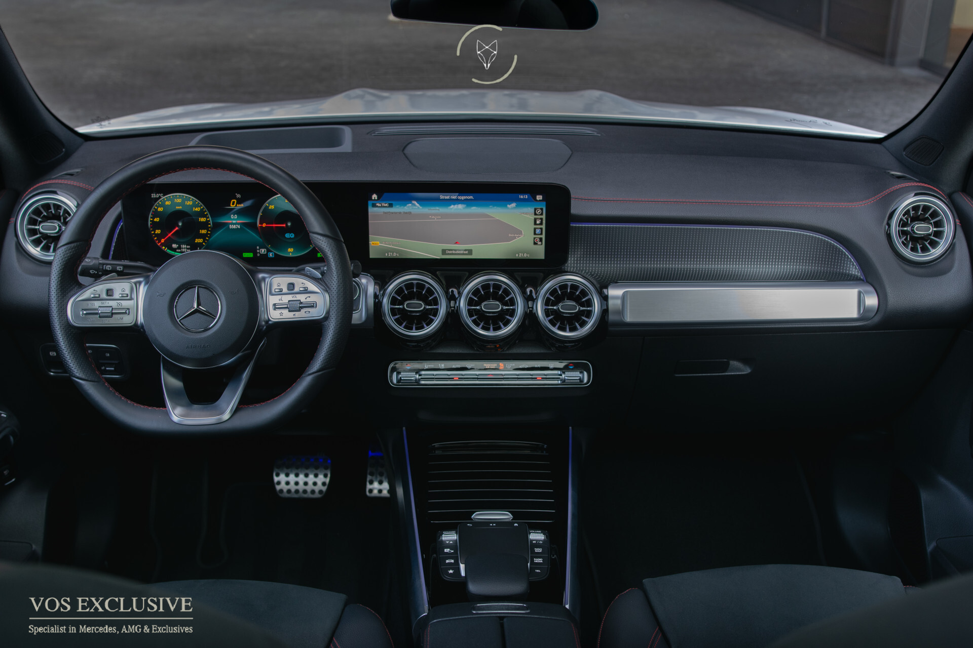 Mercedes-Benz EQB 300 4MATIC AMG 67 kWh 7-persoons | Night | Keyless | SOH 97,9% | Verw-stln | Cruise | 360° | Panorama | HUD | Sfeer | Nieuwprijs €74.626 Foto 16