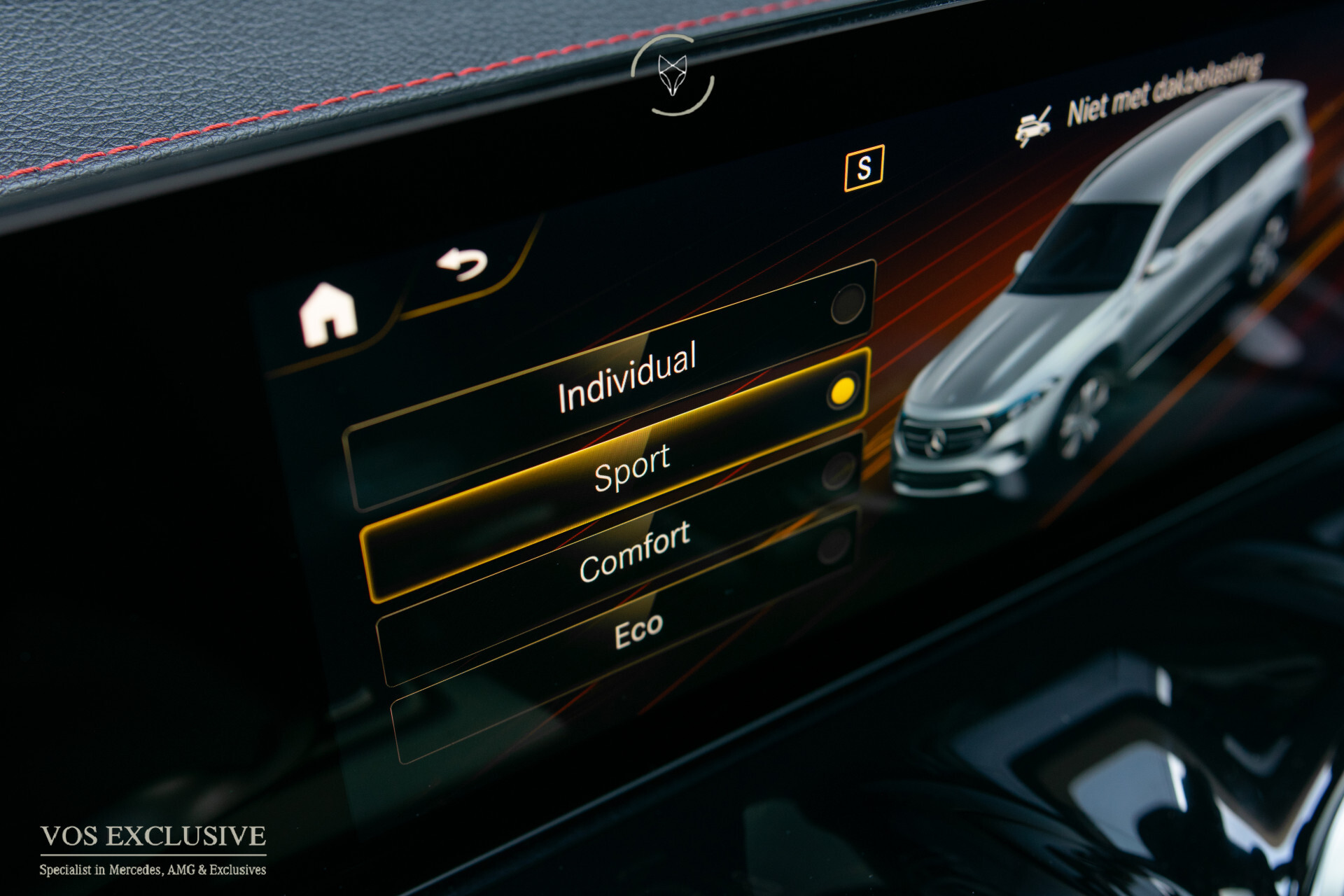 Mercedes-Benz EQB 300 4MATIC AMG 67 kWh 7-persoons | Night | Keyless | SOH 97,9% | Verw-stln | Cruise | 360° | Panorama | HUD | Sfeer | Nieuwprijs €74.626 Foto 45