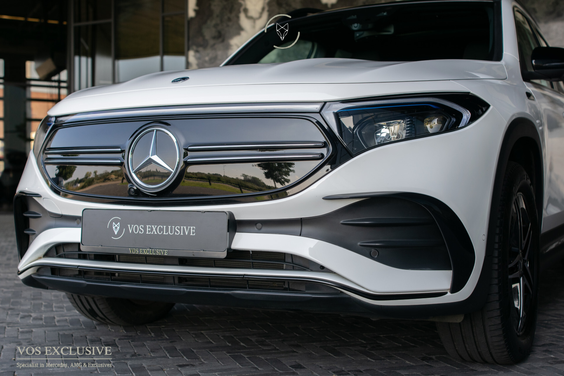Mercedes-Benz EQB 300 4MATIC AMG 67 kWh 7-persoons | Night | Keyless | SOH 97,9% | Verw-stln | Cruise | 360° | Panorama | HUD | Sfeer | Nieuwprijs €74.626 Foto 57