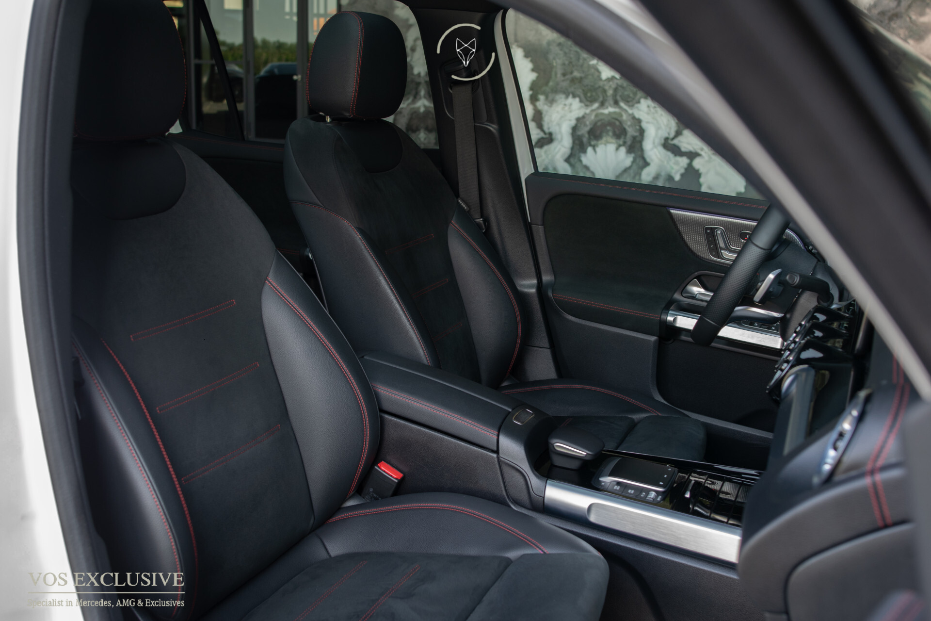 Mercedes-Benz EQB 300 4MATIC AMG 67 kWh 7-persoons | Night | Keyless | SOH 98% | Verw-stln | Cruise | 360° | Panorama | HUD | Sfeer | Nieuwprijs €75.824 Foto 10