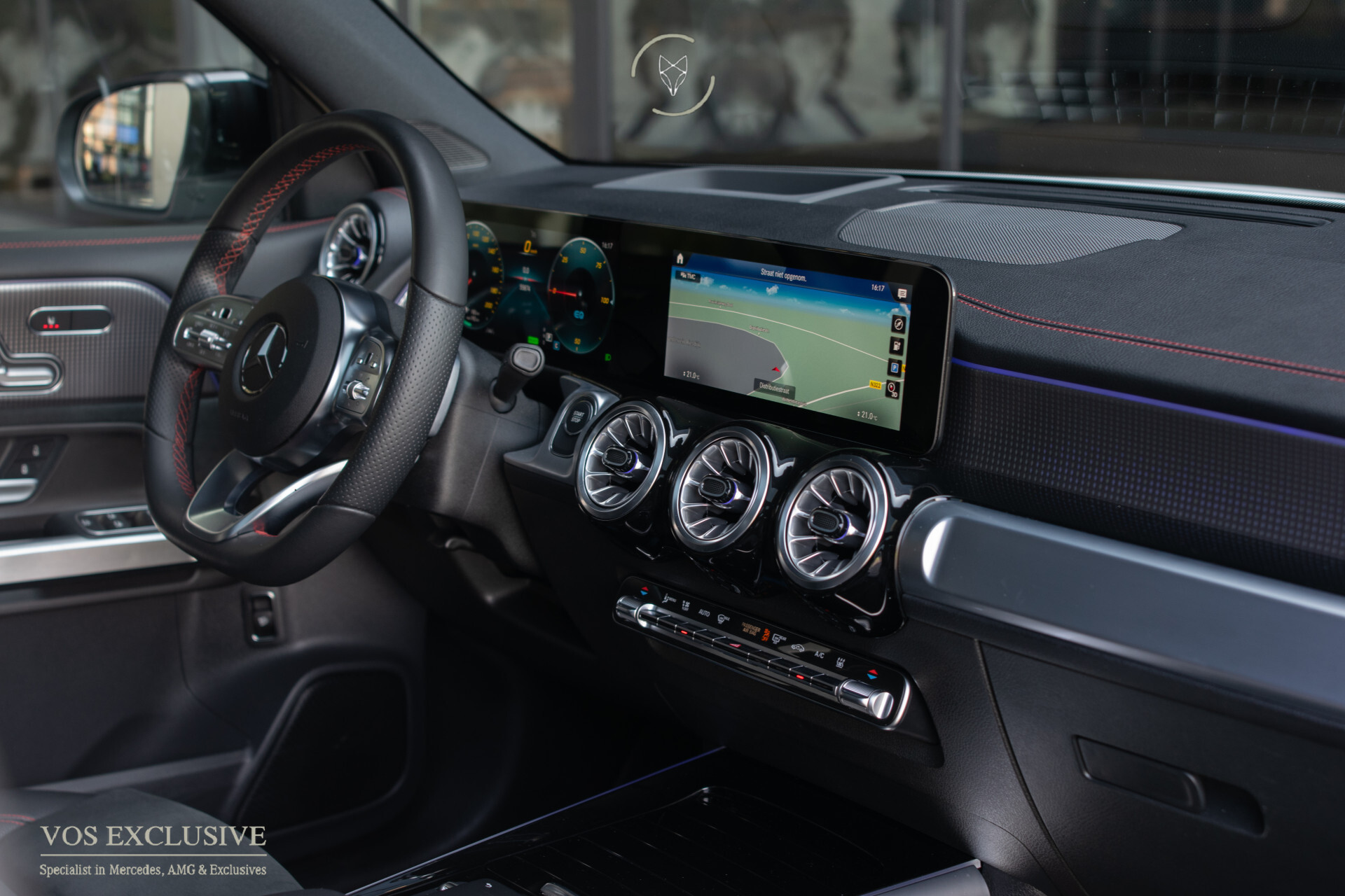 Mercedes-Benz EQB 300 4MATIC AMG 67 kWh 7-persoons | Night | Keyless | SOH 98% | Verw-stln | Cruise | 360° | Panorama | HUD | Sfeer | Nieuwprijs €75.824 Foto 26