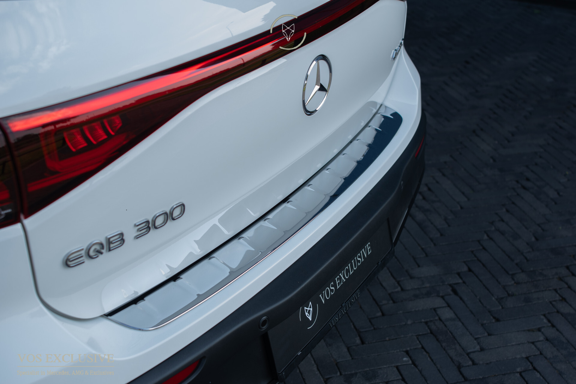 Mercedes-Benz EQB 300 4MATIC AMG 67 kWh 7-persoons | Night | Keyless | SOH 98% | Verw-stln | Cruise | 360° | Panorama | HUD | Sfeer | Nieuwprijs €75.824 Foto 52